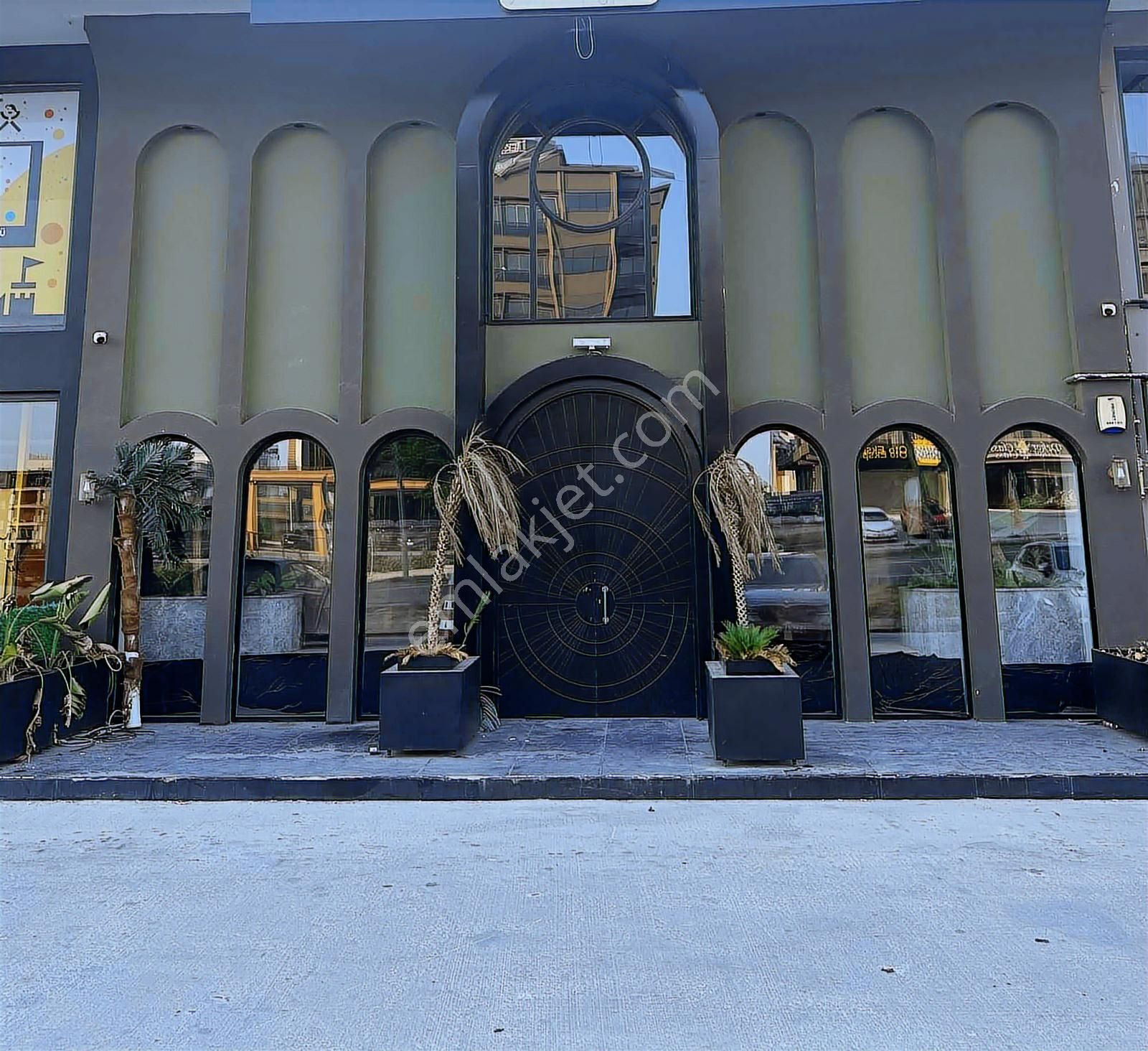 Avax _ritim Ofis İş Merkezi Altında Satılık 360 M2 Dükkan