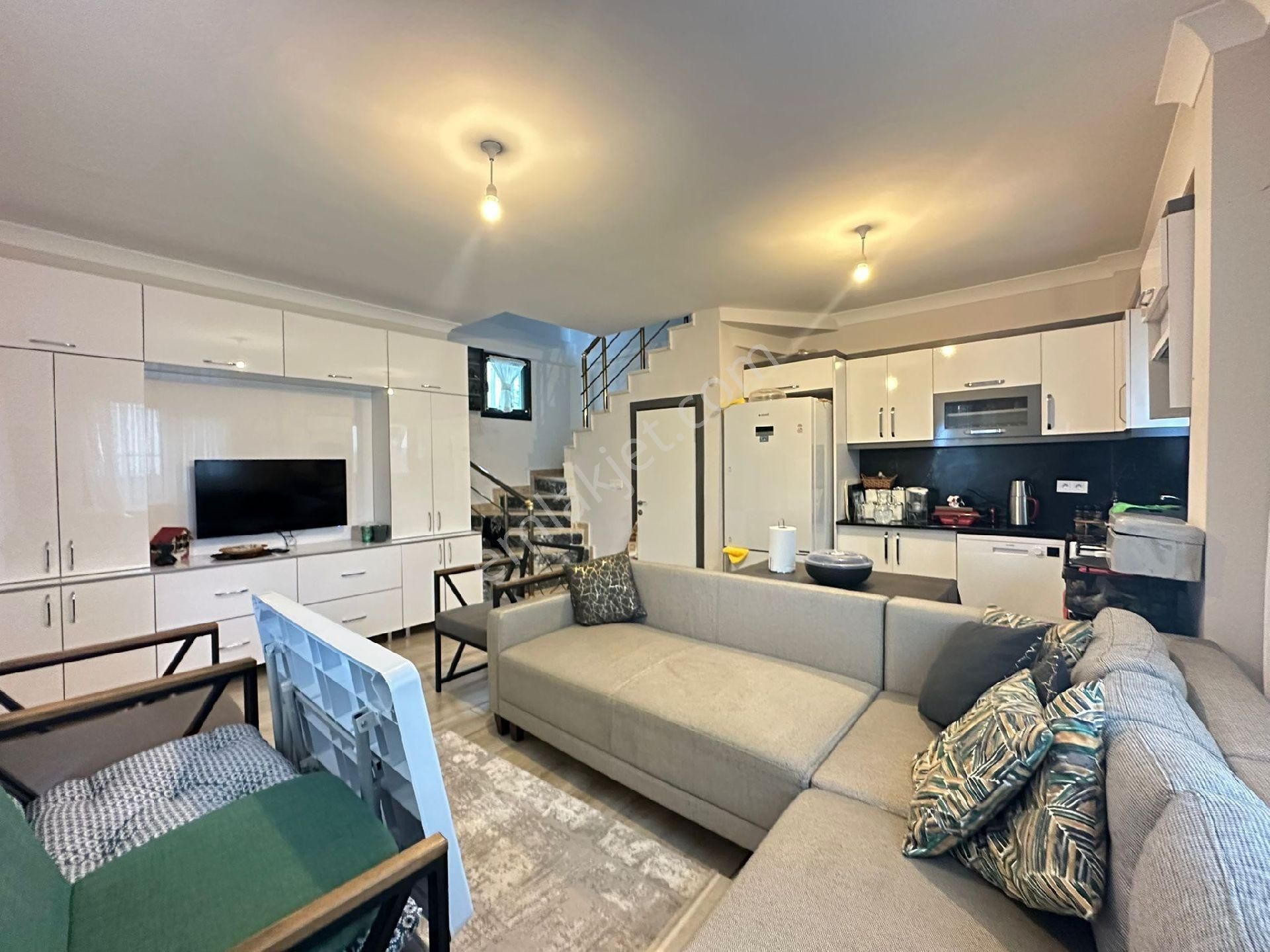 Demireller - Kurulu Düzen, Geniş Bahçeli, Bol Artılı 4+1 Villa - Görsel 13