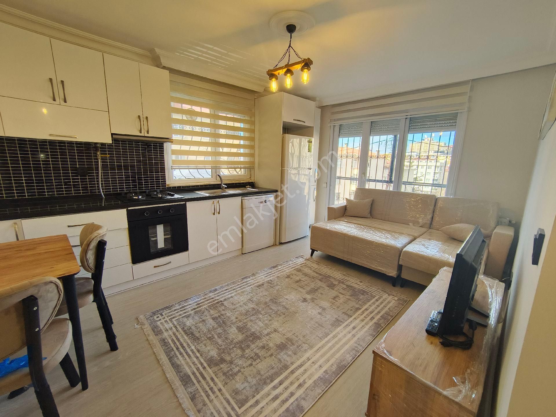 Güneyden Metroya 5 Dakika Yürüme 2+1.70 M2 Ful+ful Eşyalı Daire