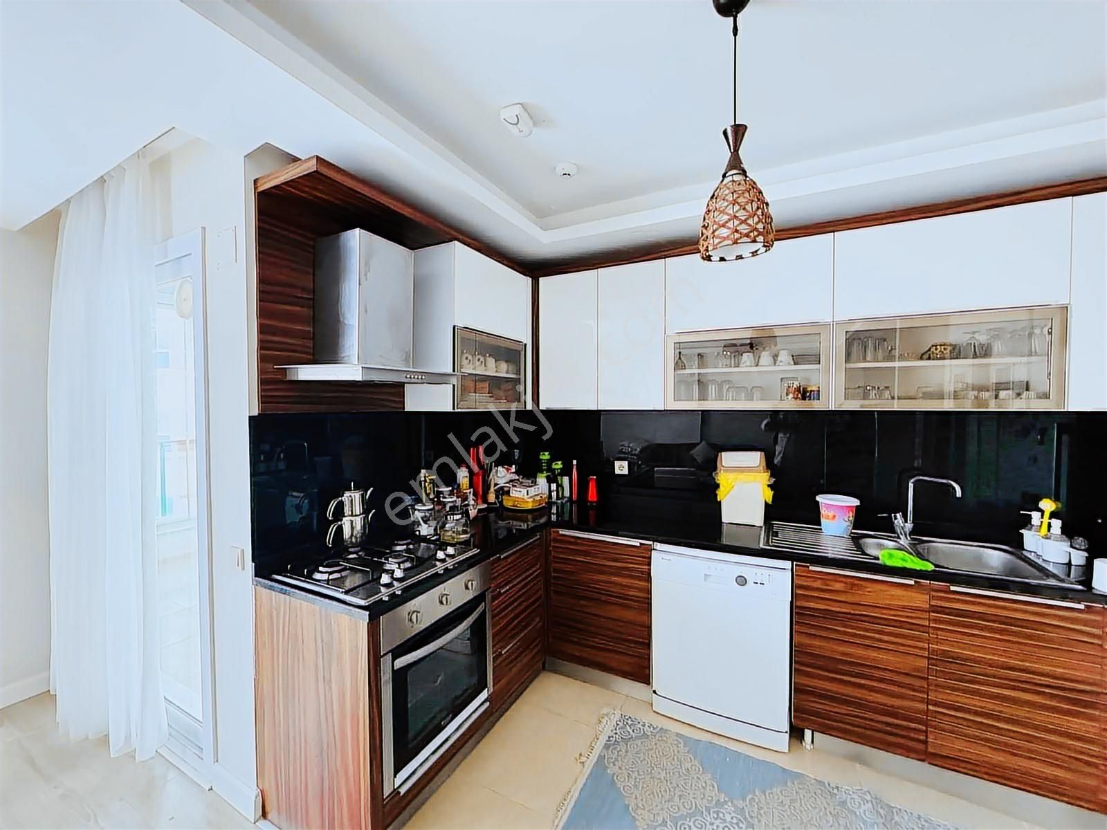 Avax****mersinin En Gözde Yeri Üni.cad. Satılık Eşyalı Geniş 2+1