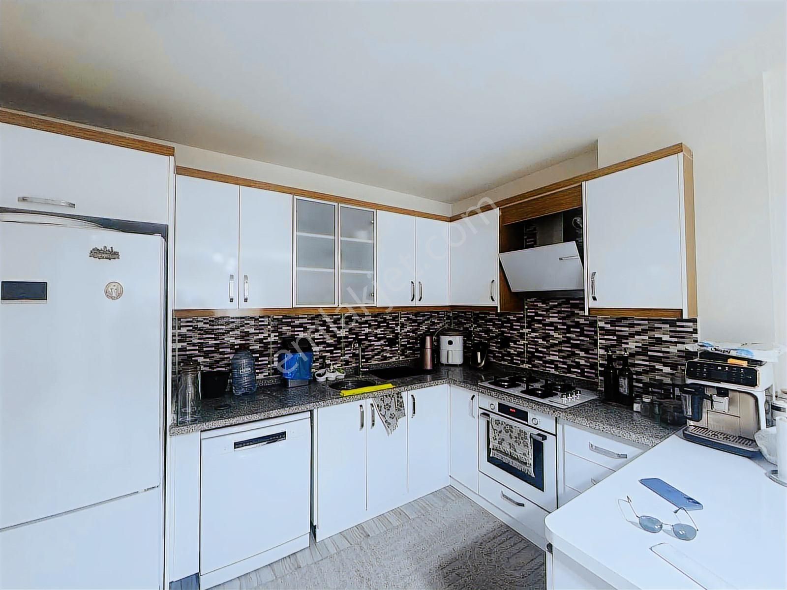 Akdeniz Mesudiye Mah. İçi Full Yapılı Masrafsız 2+1 Fırsat Daire