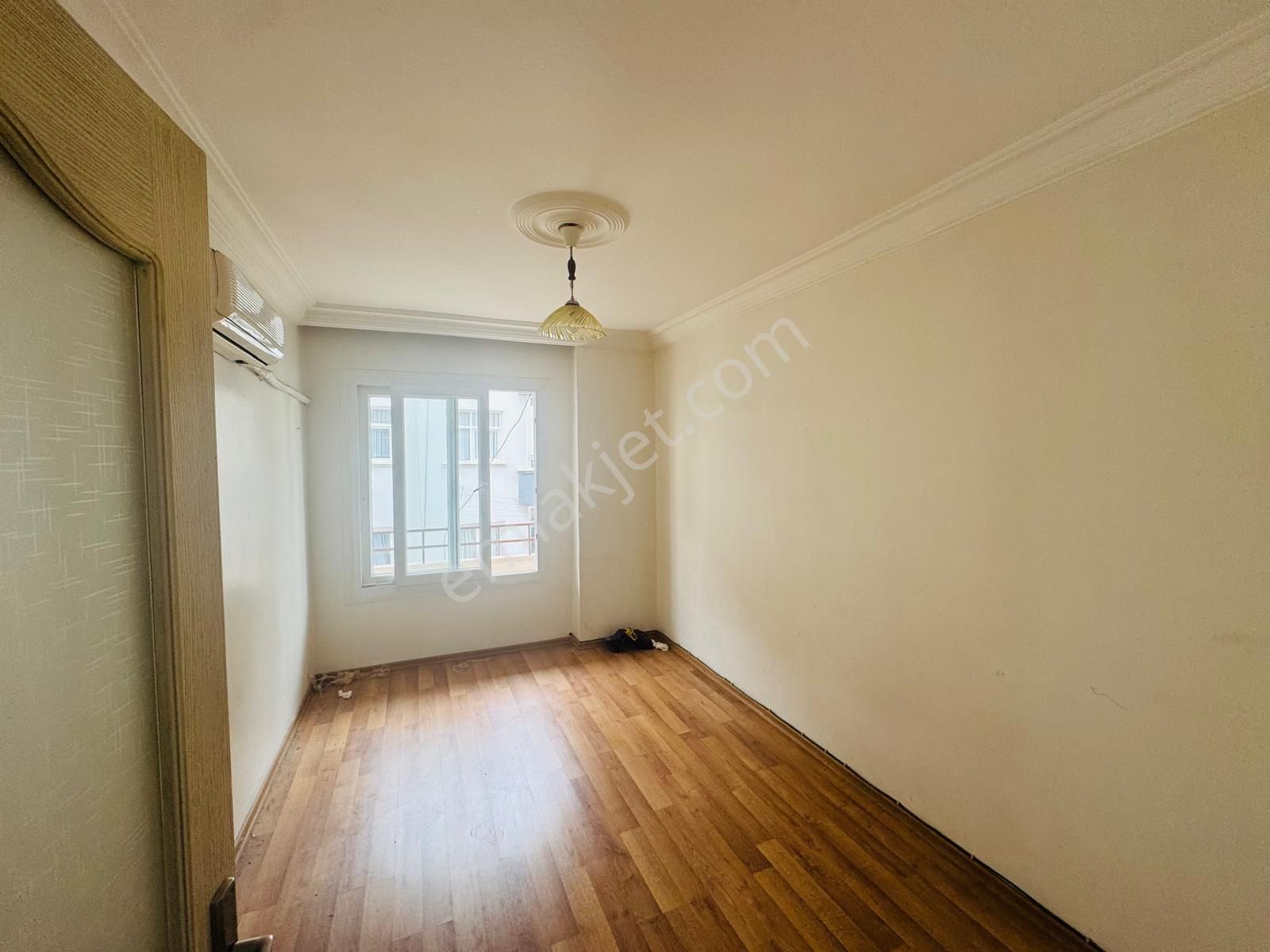 Mezitli Atatürk Mahallesinde Merkezi Konumda Geniş 3+1 Kiralık - Görsel 9