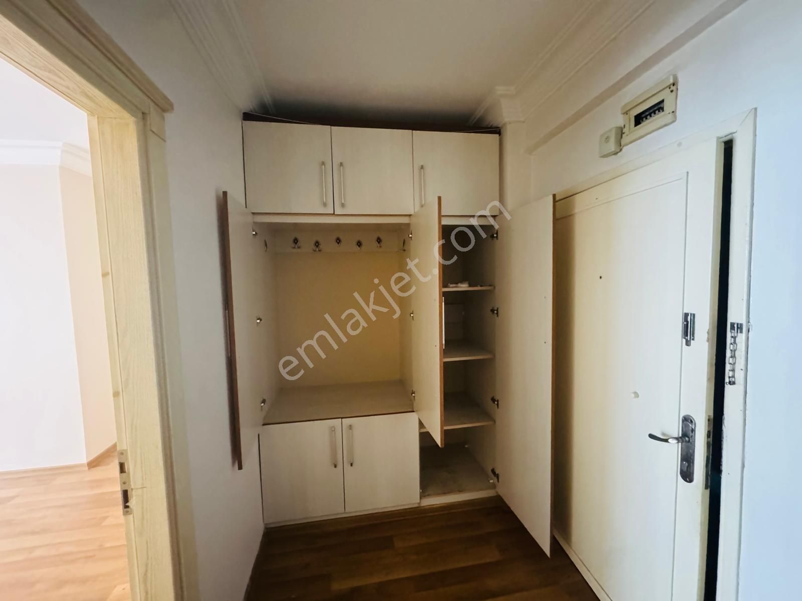 Mezitli Atatürk Mahallesinde Merkezi Konumda Geniş 3+1 Kiralık - Görsel 11