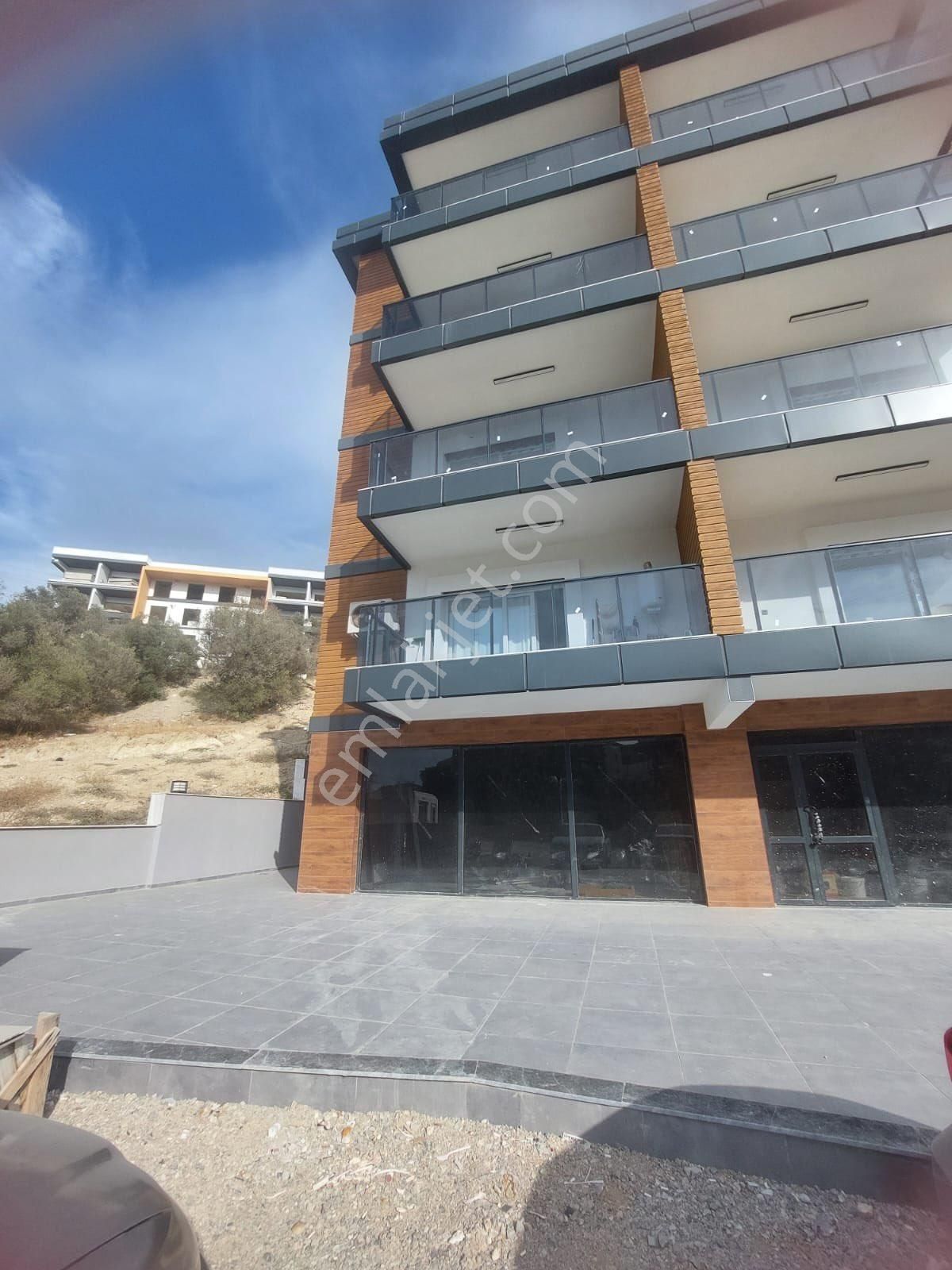 Kirazlı Yolu’nda Havuzlu Sitede Sıfır 3+1 Fırsat Daire