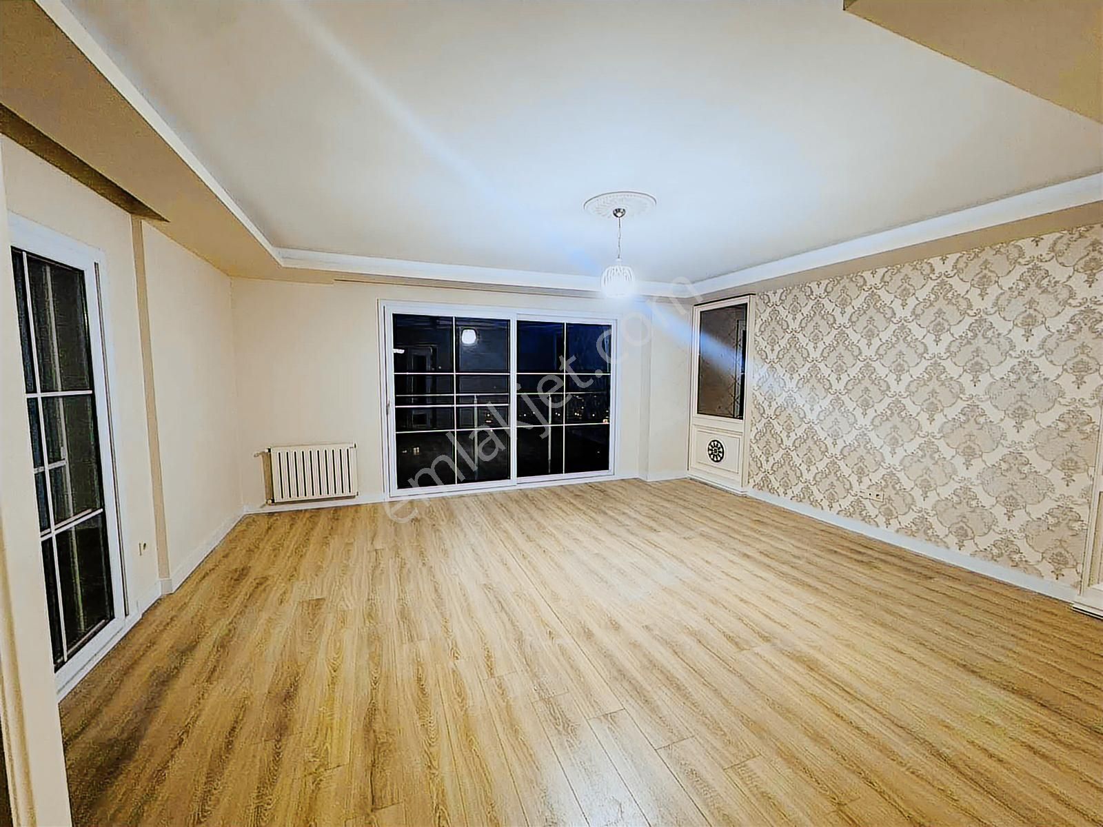 Üniversite Caddesine Yakın Aileye Sitesi 4+1 Lüks Kiralık - Görsel 3