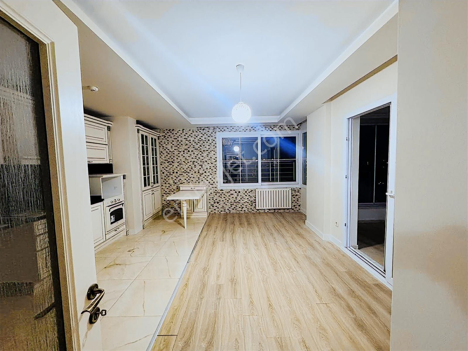 Üniversite Caddesine Yakın Aileye Sitesi 4+1 Lüks Kiralık - Görsel 13