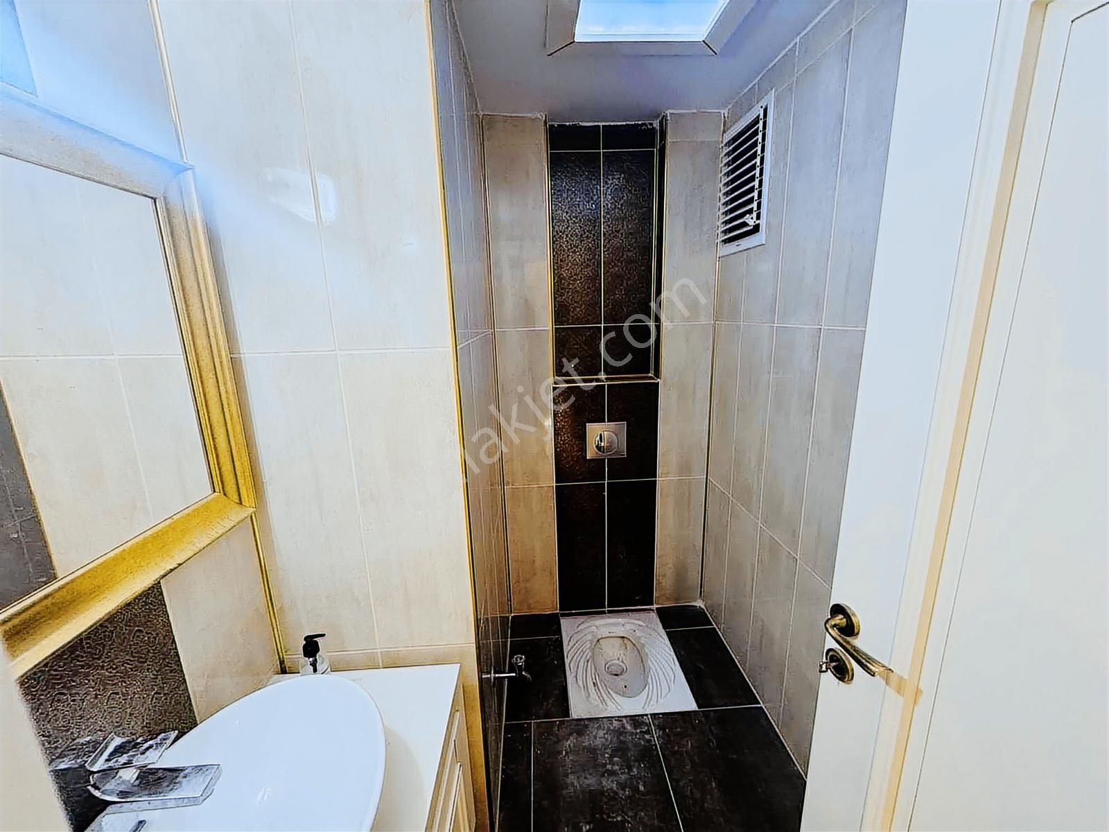 Üniversite Caddesine Yakın Aileye Sitesi 4+1 Lüks Kiralık - Görsel 14