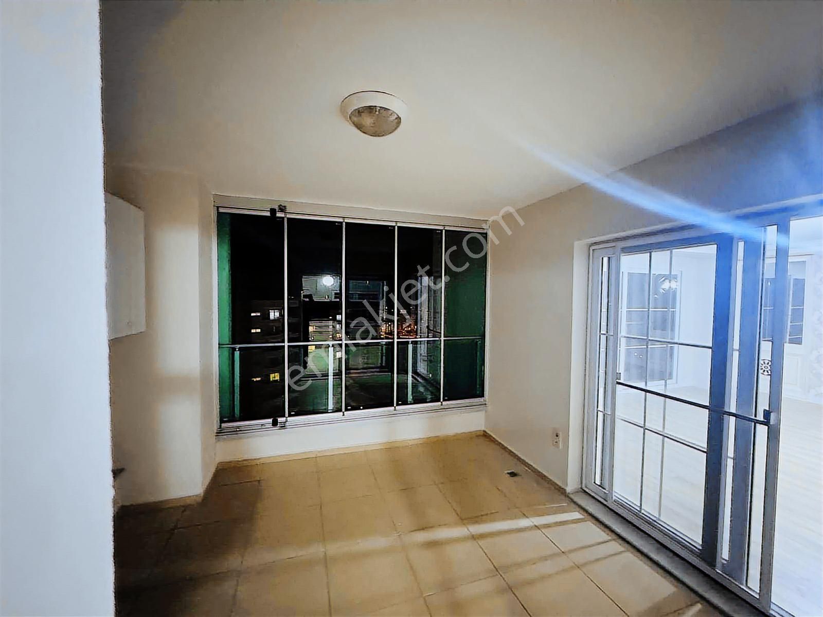 Üniversite Caddesine Yakın Aileye Sitesi 4+1 Lüks Kiralık - Görsel 17