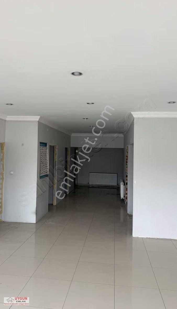 Hastane Dibinde Kiralık Dükkan - Görsel 4