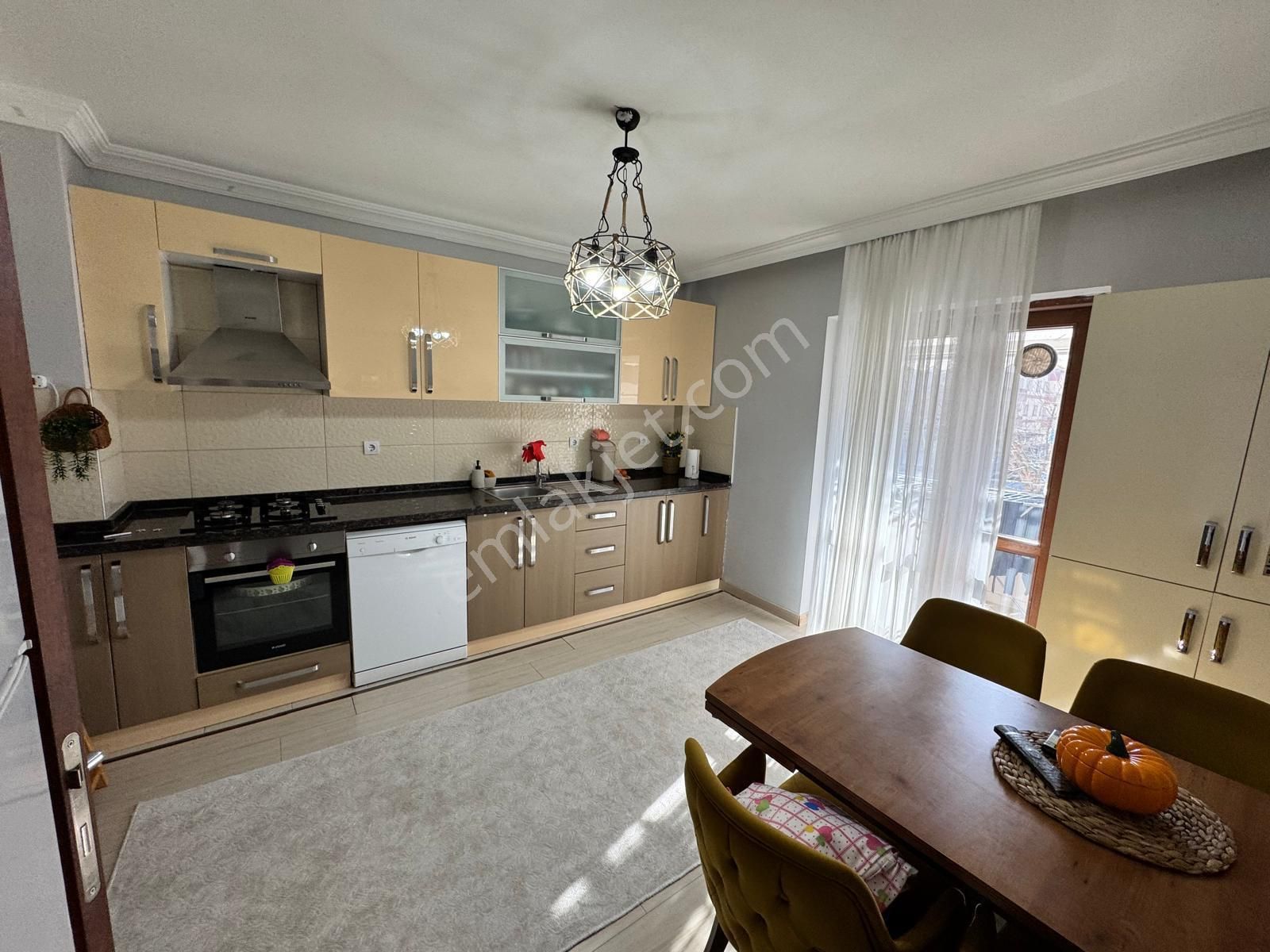 Sincan Malazgirt Mah.'de Bulvar Cephe Satılık 3+1 Ara Katta Daire - Görsel 5