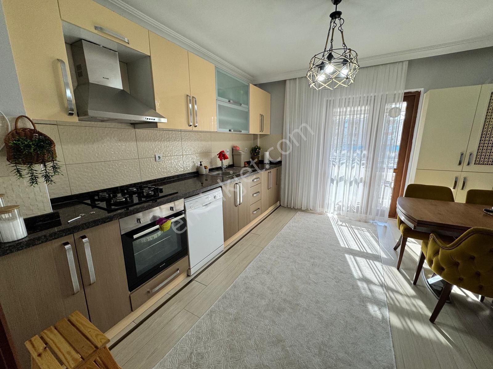 Sincan Malazgirt Mah.'de Bulvar Cephe Satılık 3+1 Ara Katta Daire - Görsel 2