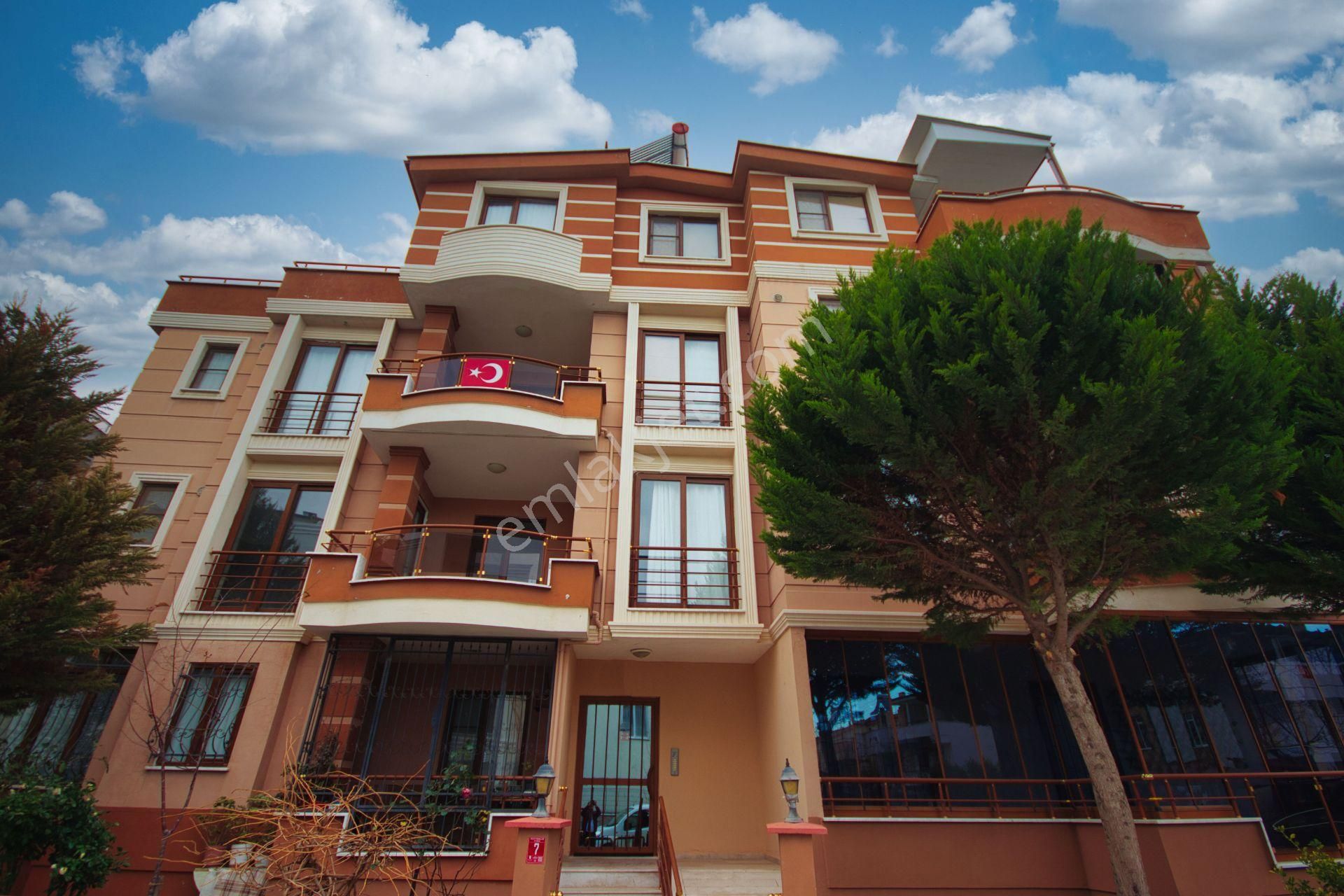 🛑🛑aktiften Akçay Merkez'de Satılık Ön Cephe Arakat Denize Yakın Çift Balkonlu 2+1 Daire - Görsel 2