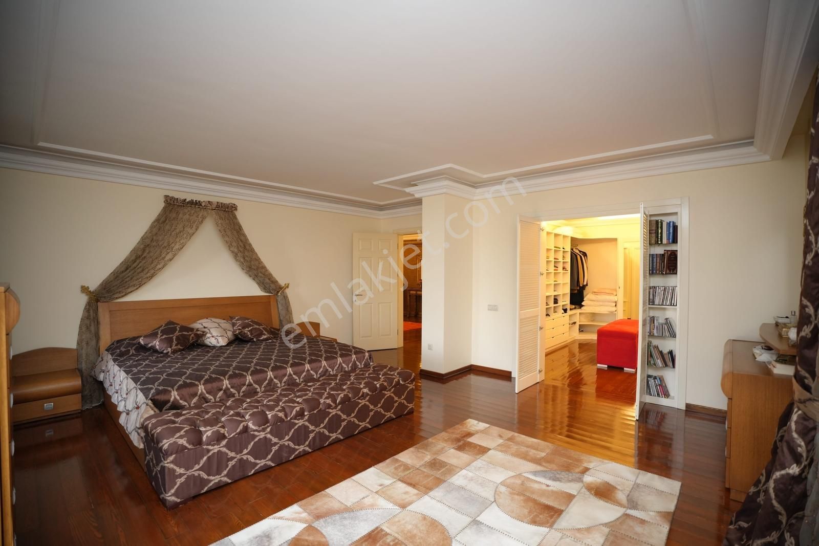 Geniş Aileler İçin İdeal, Havuzlu 7+2 Müstakil Villa - Görsel 5