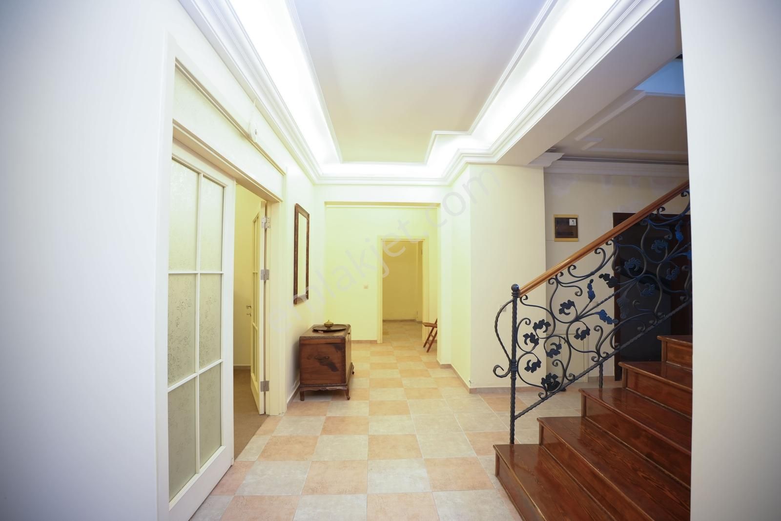 Geniş Aileler İçin İdeal, Havuzlu 7+2 Müstakil Villa - Görsel 20