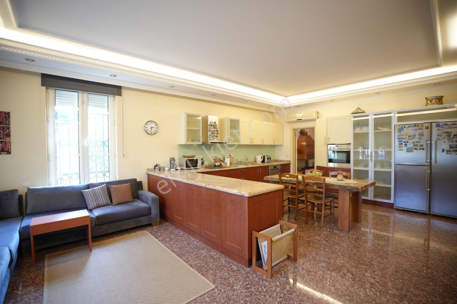 Geniş Aileler İçin İdeal, Havuzlu 7+2 Müstakil Villa - Görsel 9