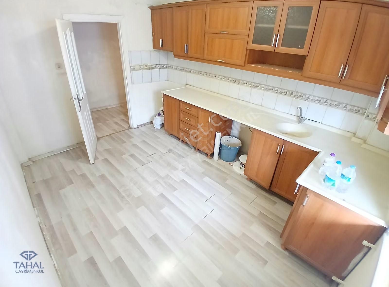 Konuksver'de Kiralık 3+1 145m2 Yüksek Giriş Tam Cadde Üstünde