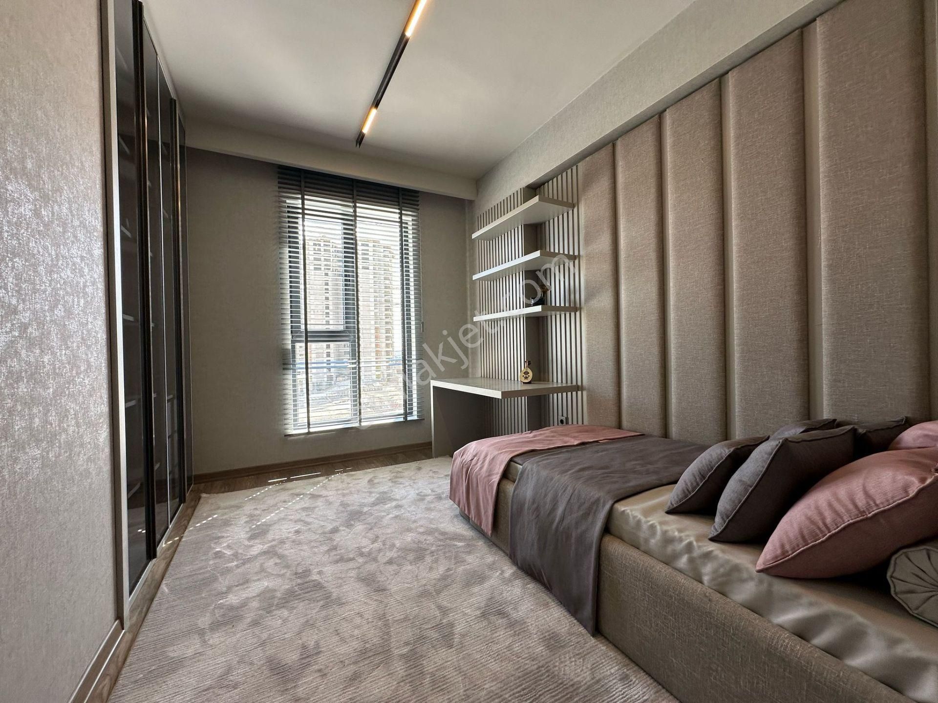 Pursaklar Mehmet Zengin Emlak'tan Kapalı Otoparklı Çift Banyolu 6.kat 4+1 Lüks Sitede Daire - Görsel 9