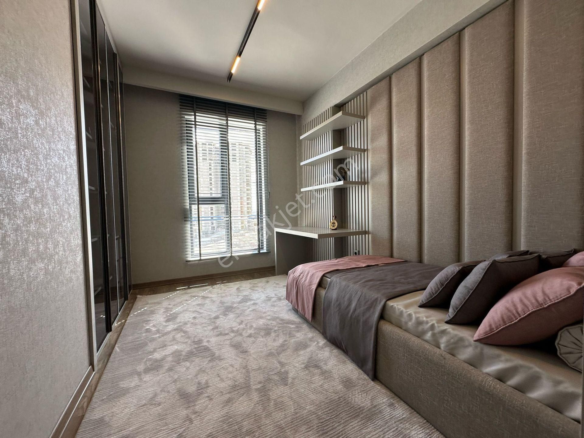 Pursaklar Mehmet Zengin Emlak'tan Kapalı Otoparklı Çift Banyolu 6.kat 4+1 Lüks Sitede Daire - Görsel 12