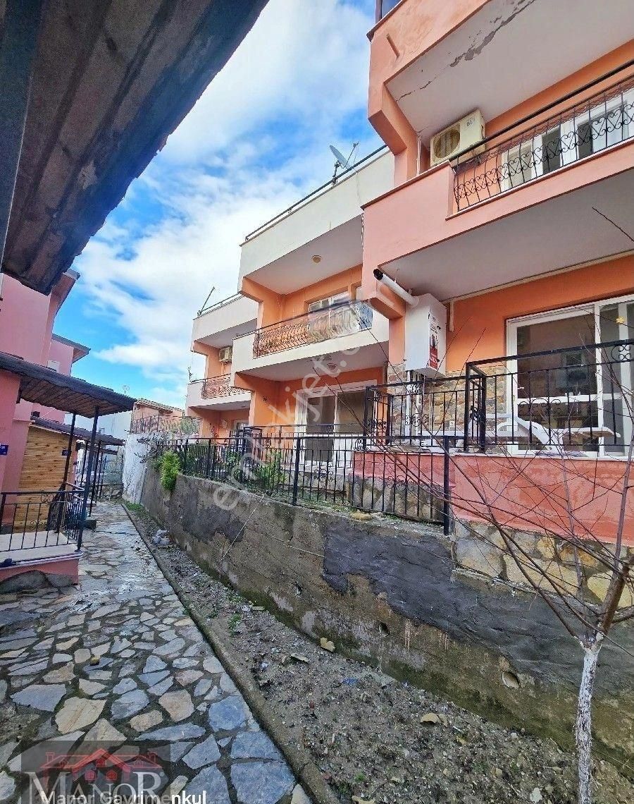 Kuşadası Kadınlar Denizinde 4+1 Deniz Manzaralı Havuzlu Sitede Satılık Villa