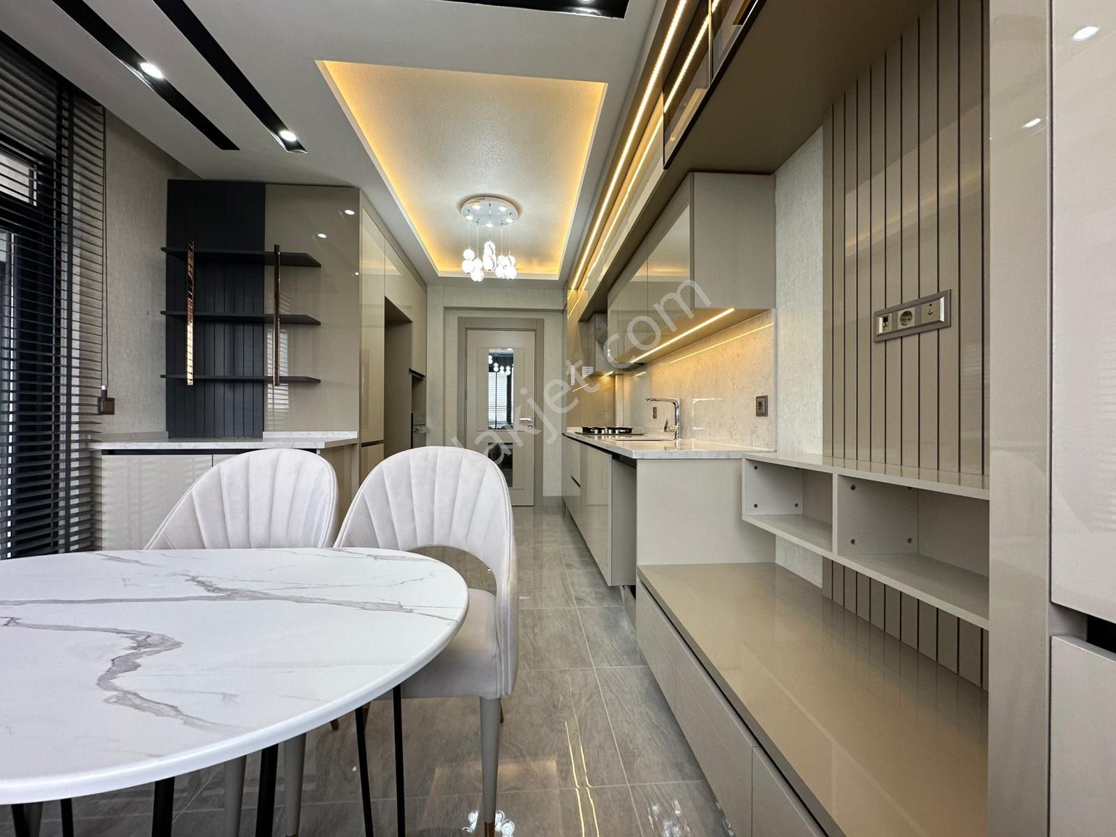 Pursaklar Mehmet Zengin Emlak'tan Kapalı Otoparklı Sitede 9. Kat 4+1 Ultra Lüks Hastane Yakını - Görsel 5