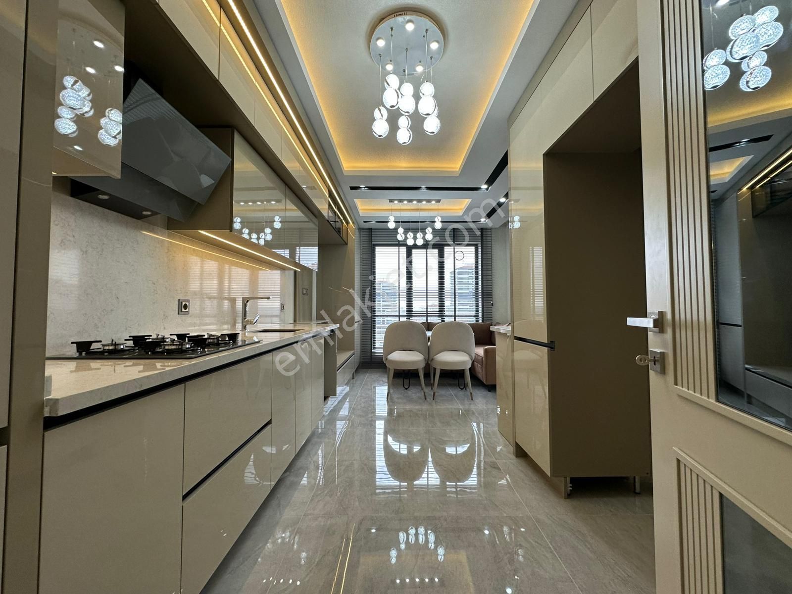 Pursaklar Mehmet Zengin Emlak'tan Kapalı Otoparklı Sitede 9. Kat 4+1 Ultra Lüks Hastane Yakını - Görsel 2