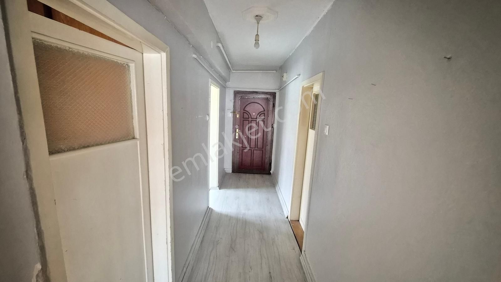 Kent Emlak'tan Abidin Paşada 3. Katta 3+1 Yapılı Satılık Daire - Görsel 18