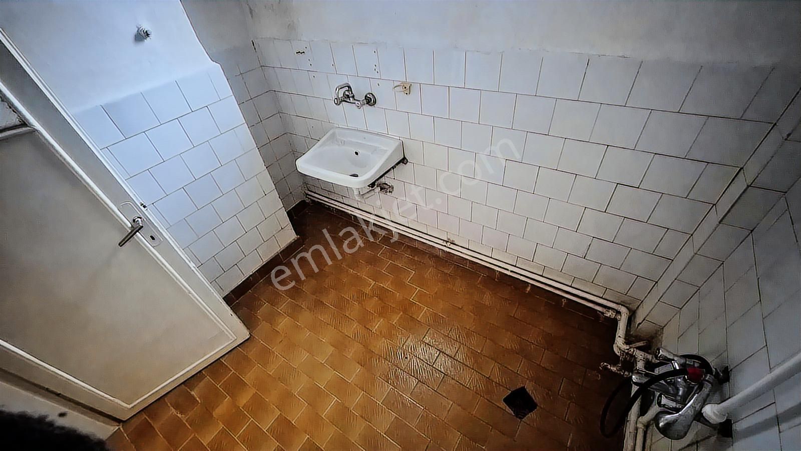 Kent Emlak'tan Abidin Paşada 3. Katta 3+1 Yapılı Satılık Daire - Görsel 16