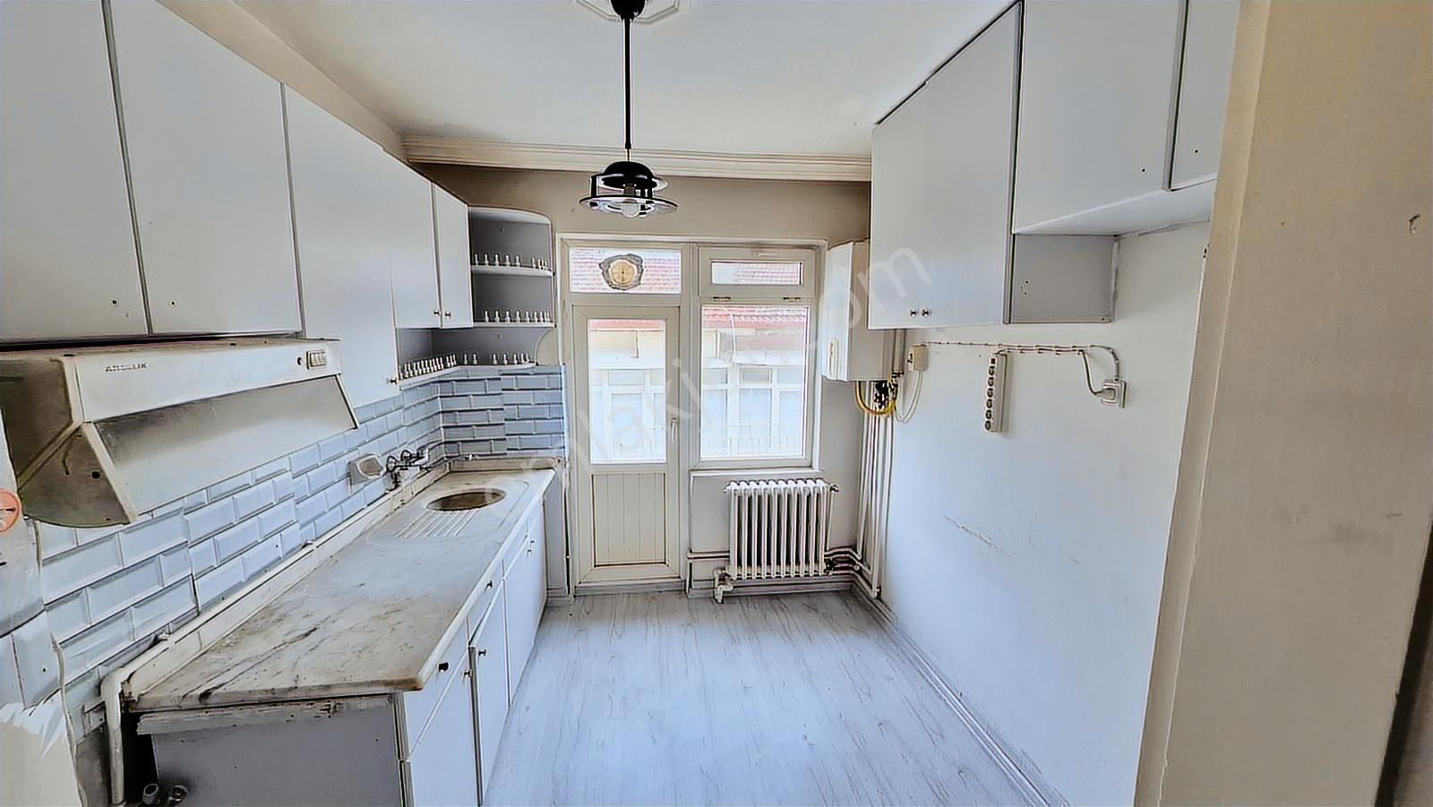 Kent Emlak'tan Abidin Paşada 3. Katta 3+1 Yapılı Satılık Daire - Görsel 5