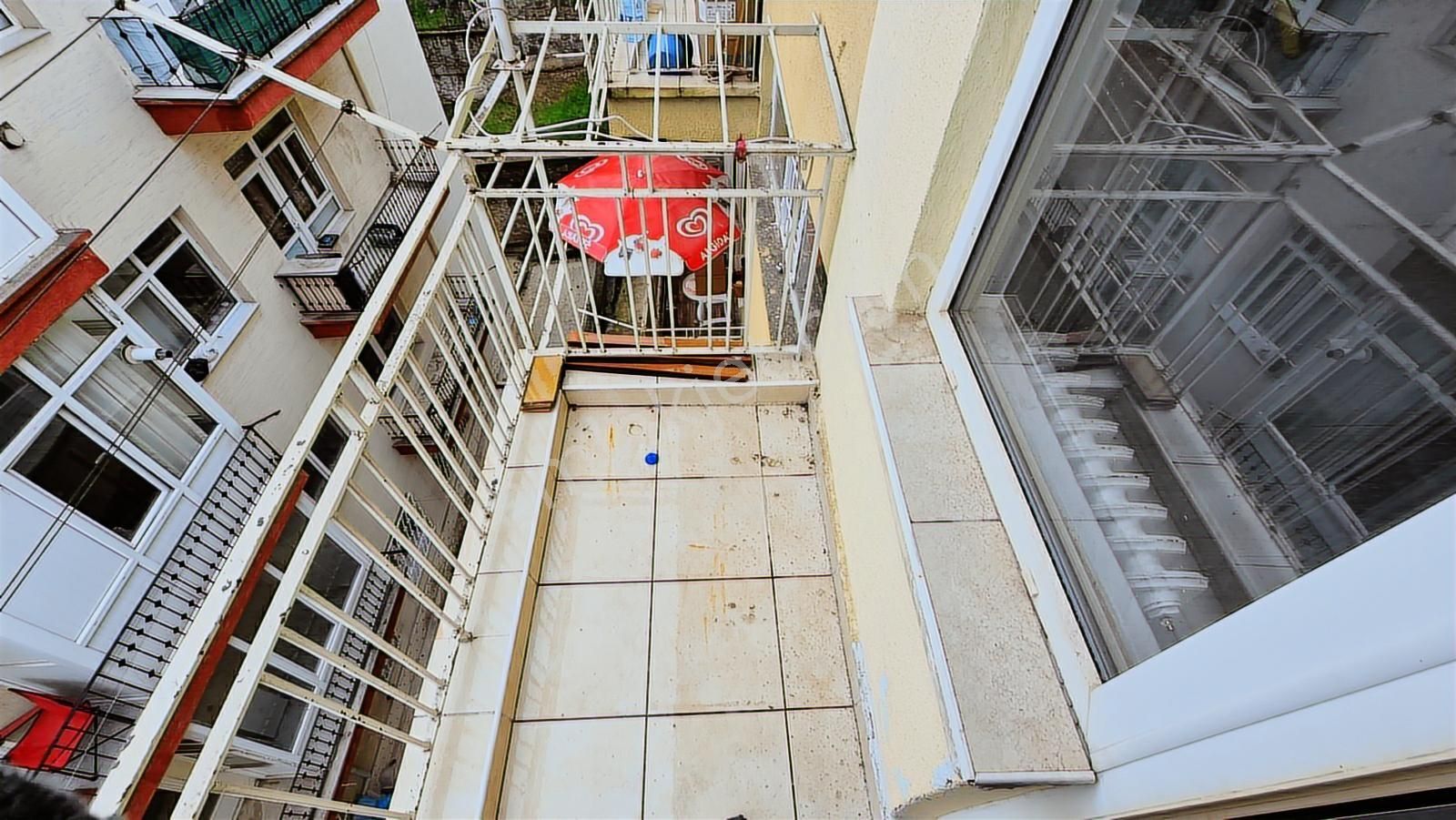 Kent Emlak'tan Abidin Paşada 3. Katta 3+1 Yapılı Satılık Daire - Görsel 8