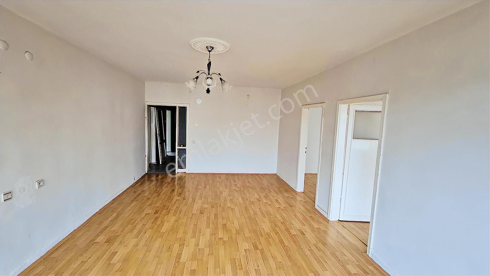 Kent Emlak'tan Abidin Paşada 3. Katta 3+1 Yapılı Satılık Daire - Görsel 2