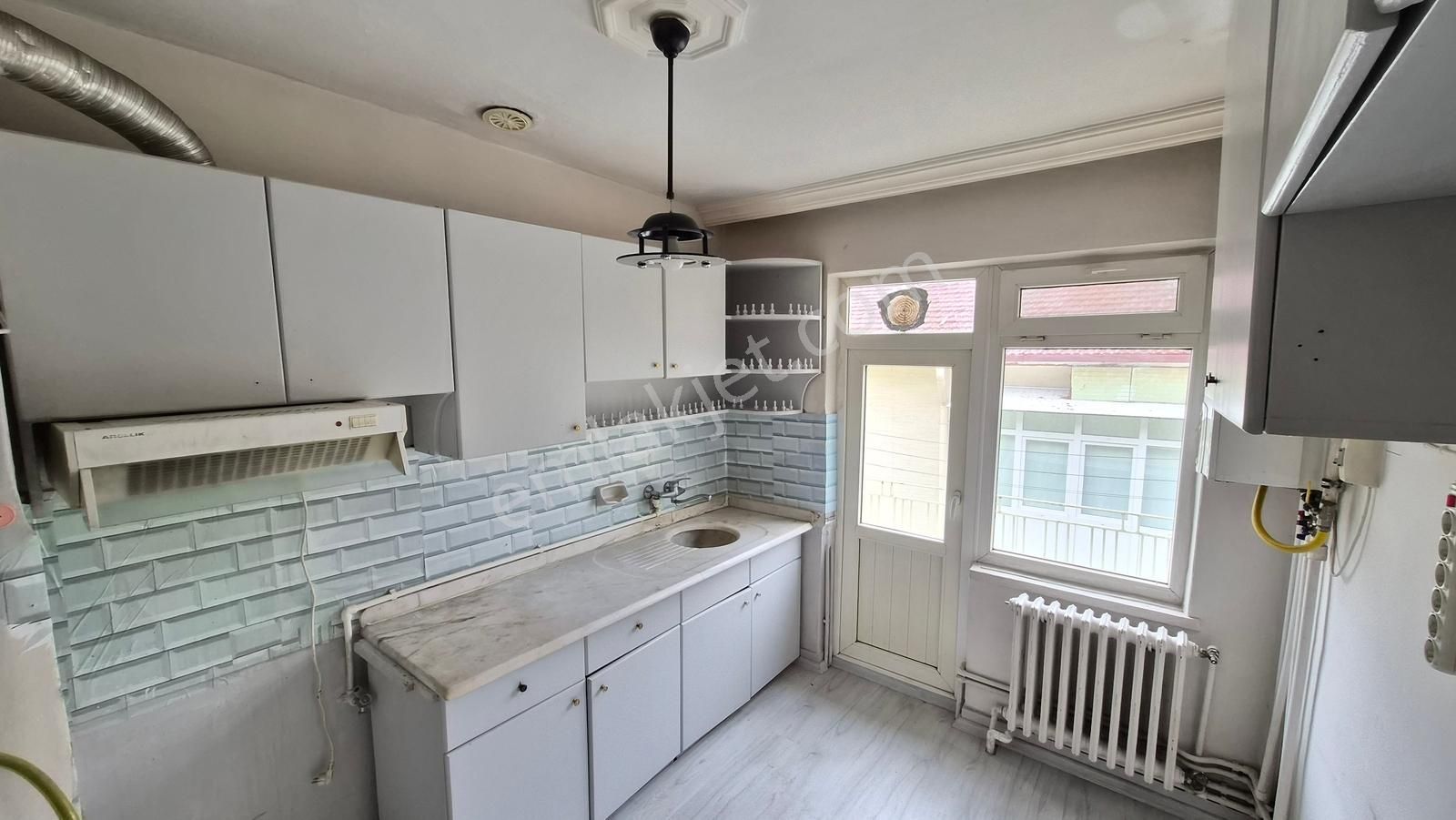 Kent Emlak'tan Abidin Paşada 3. Katta 3+1 Yapılı Satılık Daire - Görsel 6