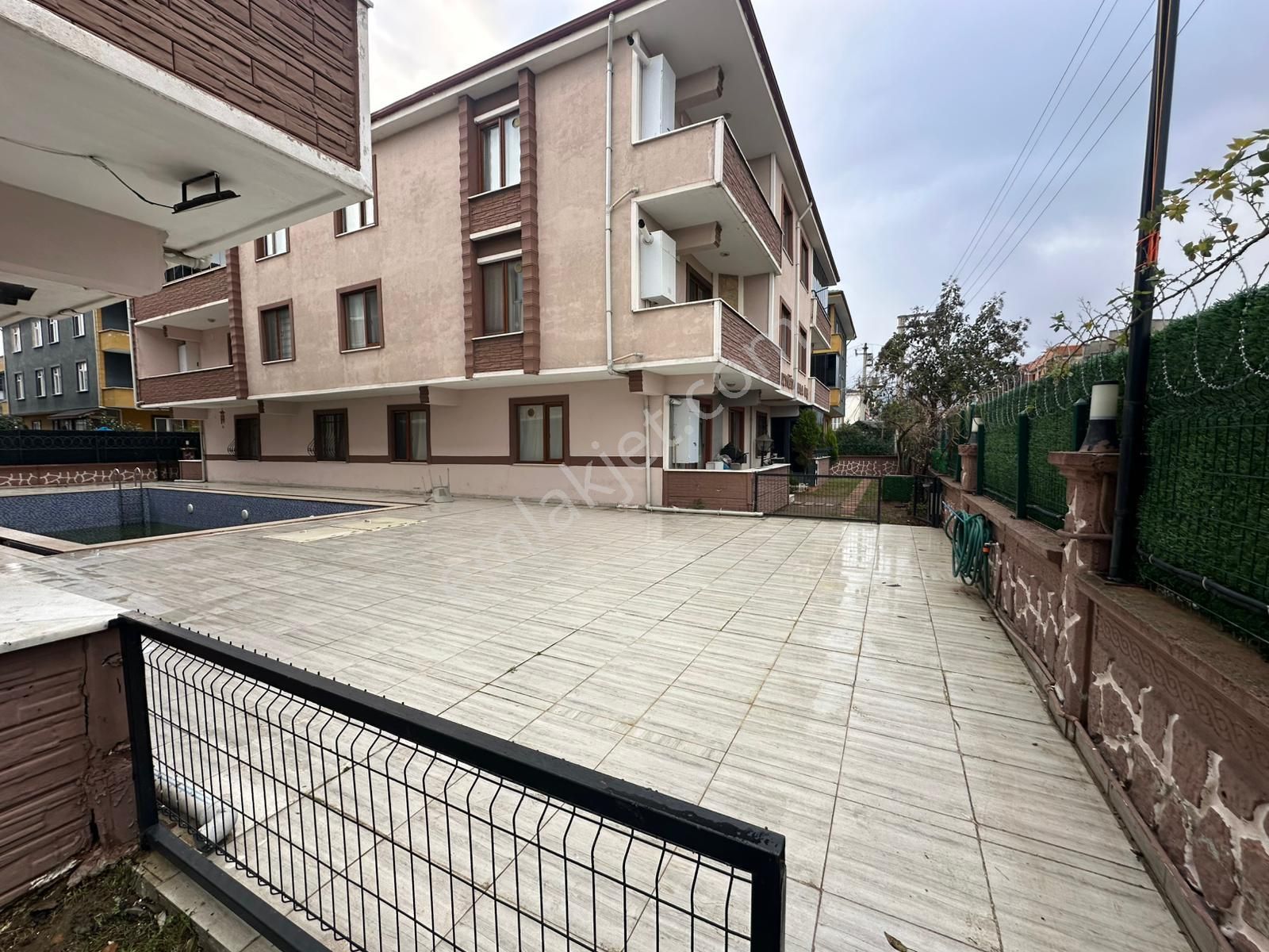 Karasu'da Kombili, Petekli Ve Havuzlu Site İçinde Ferah 2+1 - Görsel 4