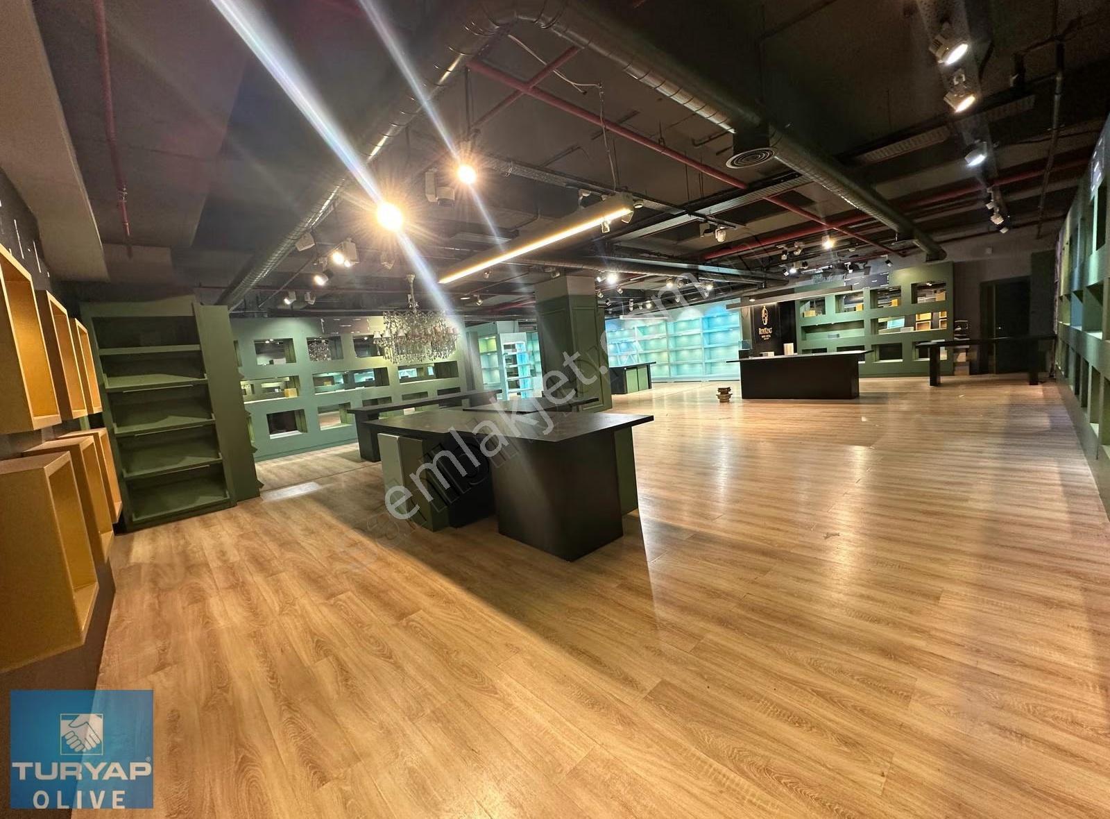 İstoç Ticaret Merkezi 400 M2 Satılık Ofis Büro Nefise Kasap