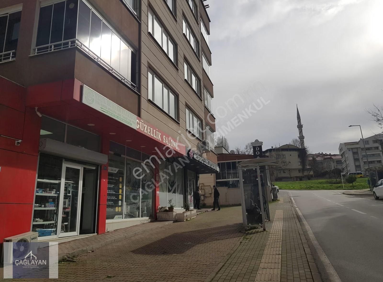 Demirci'de Merkezi Konumda Kullanıma Hazır Satılık Dükkan