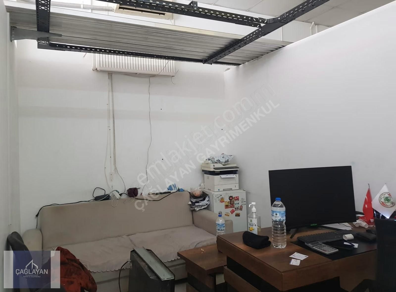 Demirci'de Merkezi Konumda Kullanıma Hazır Satılık Dükkan - Görsel 2