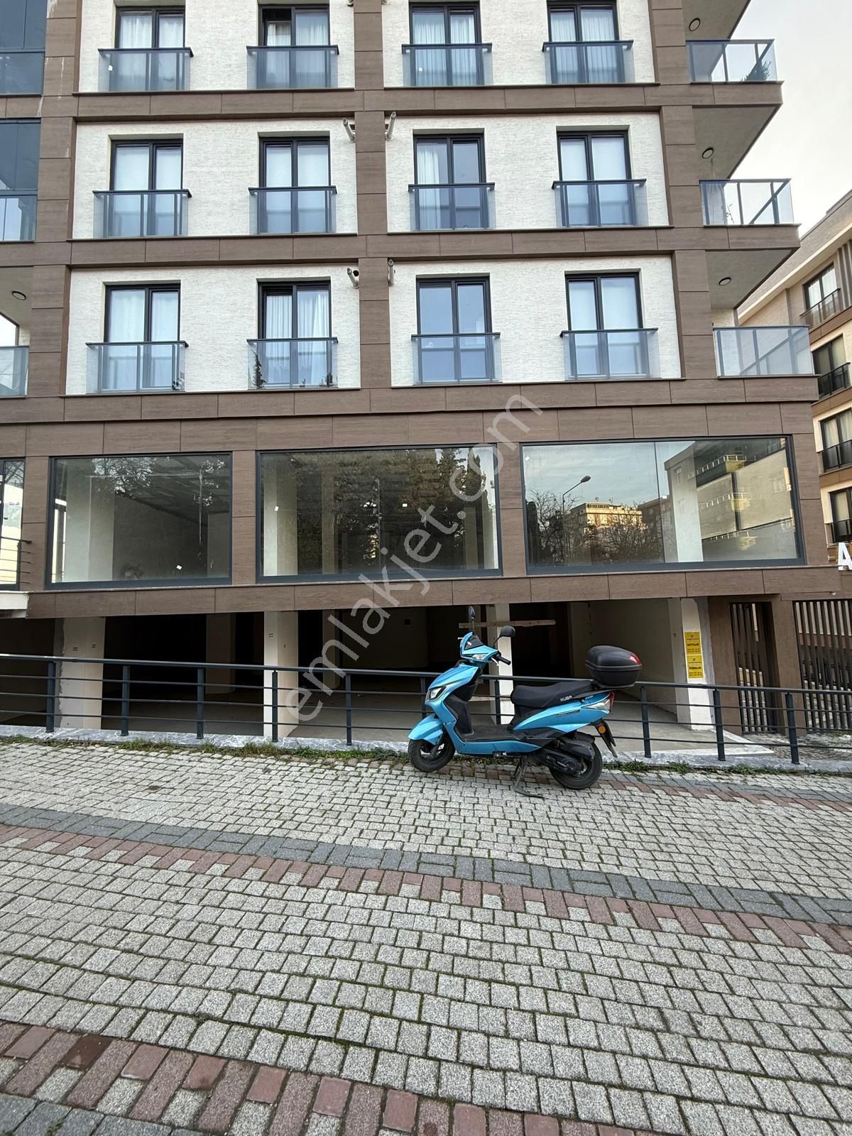 Adnan Kahveci Bölgesi Cadde Üstü Sıfır 330 M2 Satılık Dükkan !!