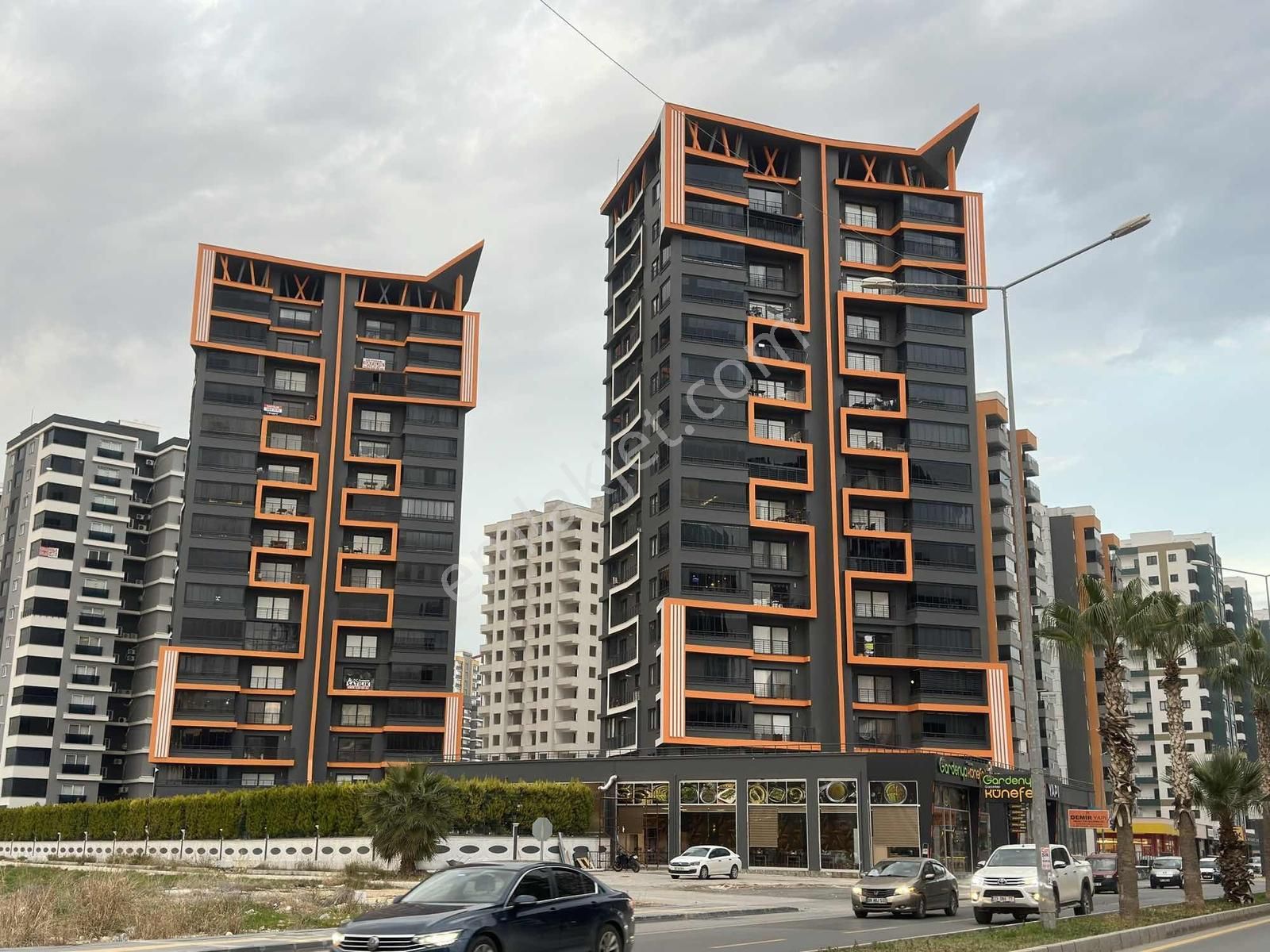 Mezitli Akdeniz Yaşardoğu Caddesinde Satılık Lüks 4+1 Daire