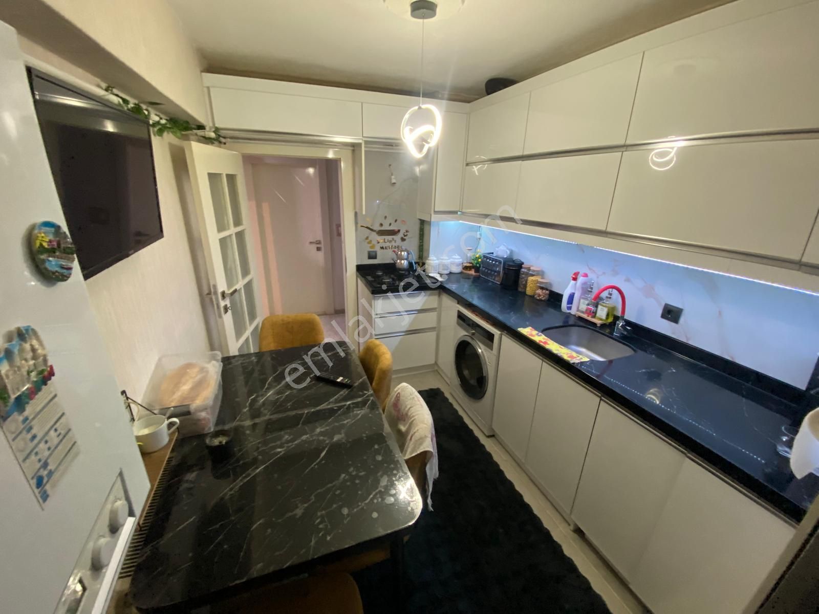 Sincan Ahievran'da Cadde Üzeri Ön Cephe Arakatta Emsalsiz Asansörlü Daire - Görsel 2