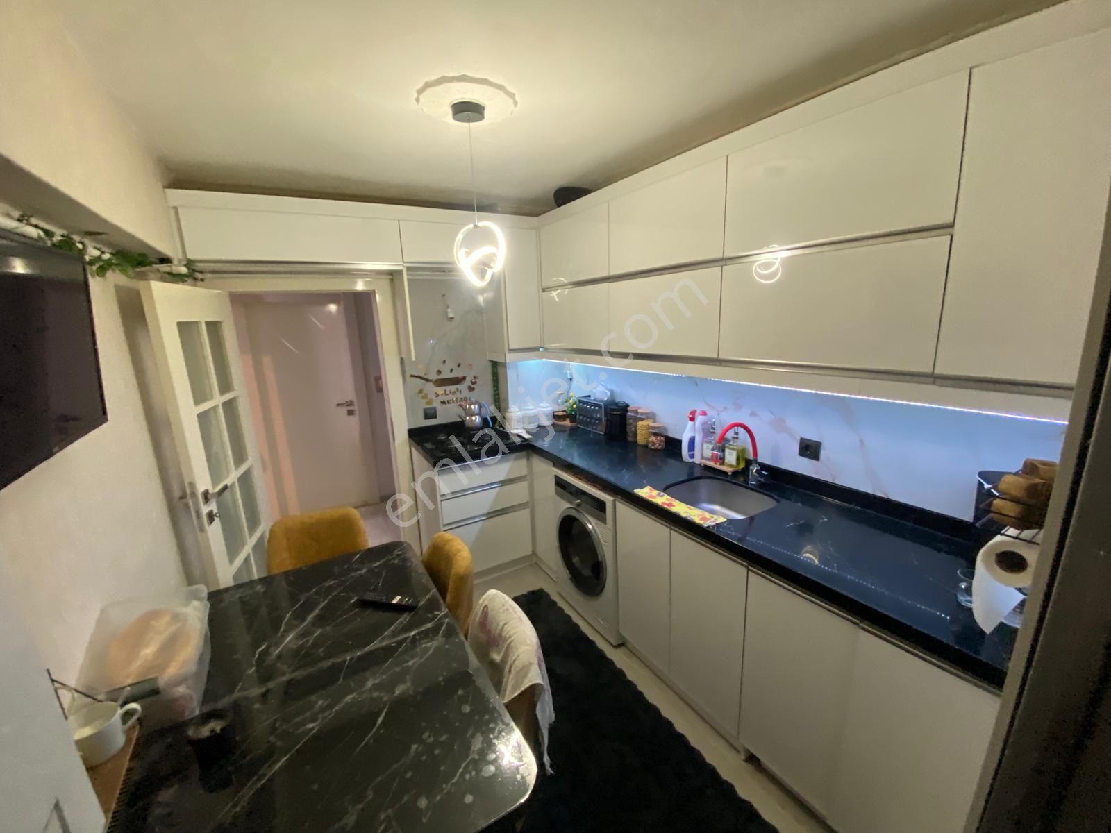 Sincan Ahievran'da Cadde Üzeri Ön Cephe Arakatta Emsalsiz Asansörlü Daire - Görsel 4