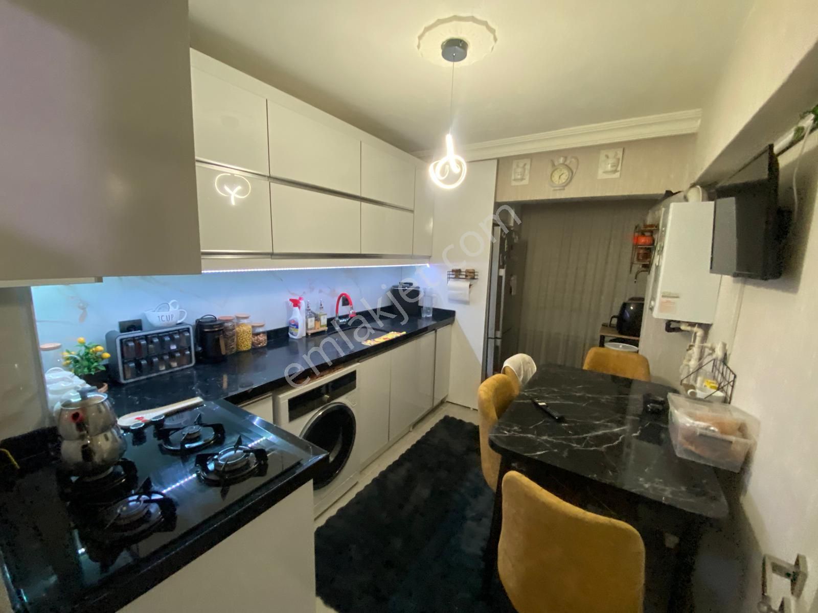 Sincan Ahievran'da Cadde Üzeri Ön Cephe Arakatta Emsalsiz Asansörlü Daire - Görsel 3