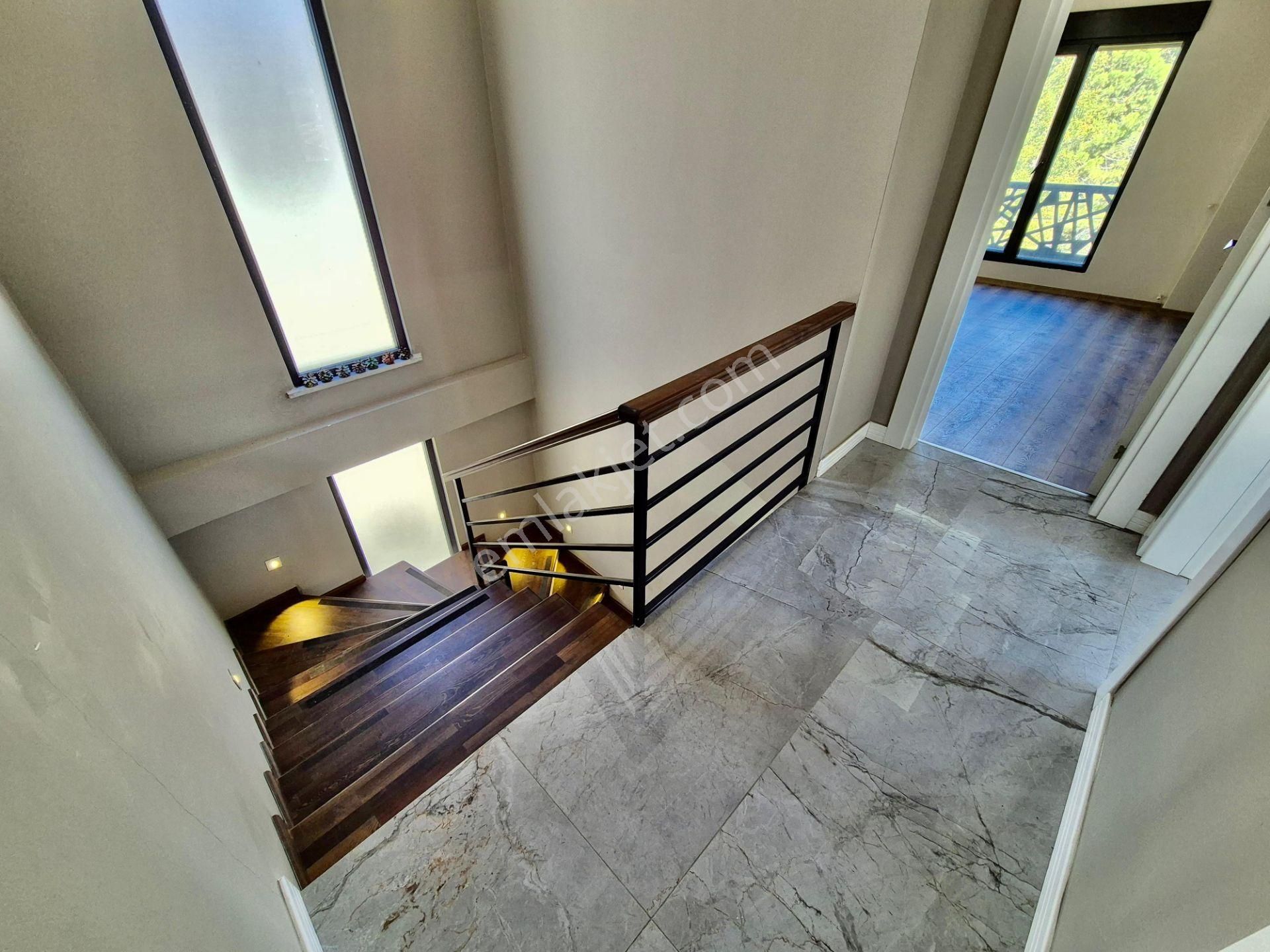 ▓karabuluttan▓akçay'ın En Prestijli Noktasında & Lüx Sıfır 4+1 Satılık Villa - Görsel 2