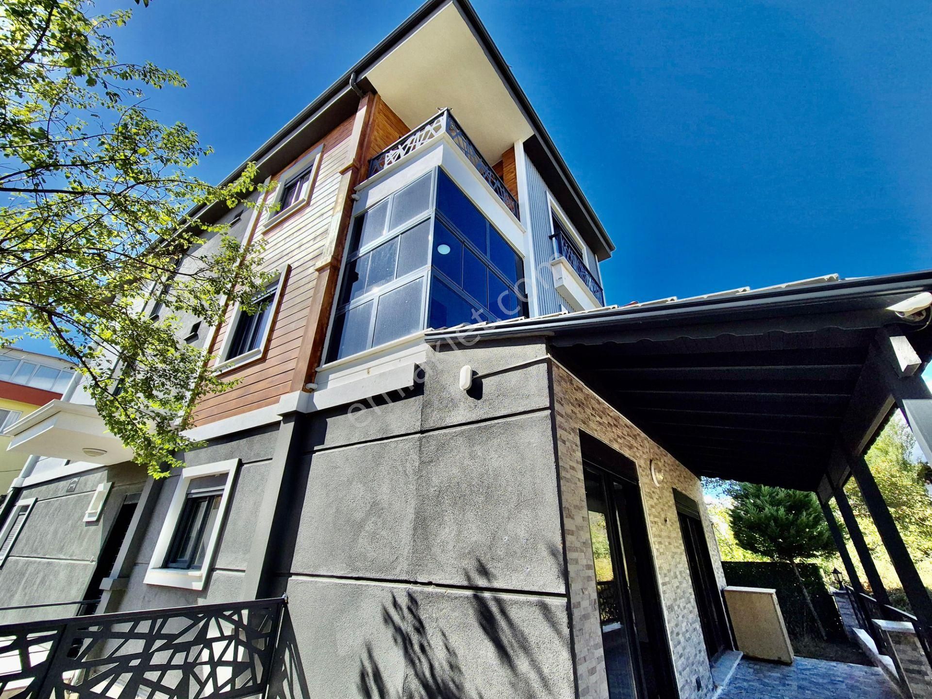 ▓karabuluttan▓akçay'ın En Prestijli Noktasında & Lüx Sıfır 4+1 Satılık Villa