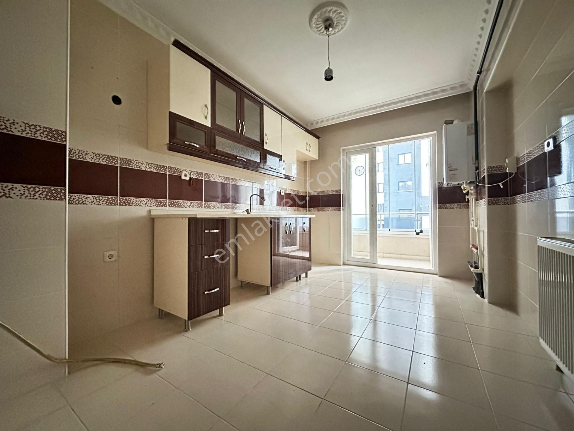 Pursaklar Mehmet Zengin Emlak'tan Fatih Mah. Çift Banyolu 2.kat 3+1 Yapılı Daire