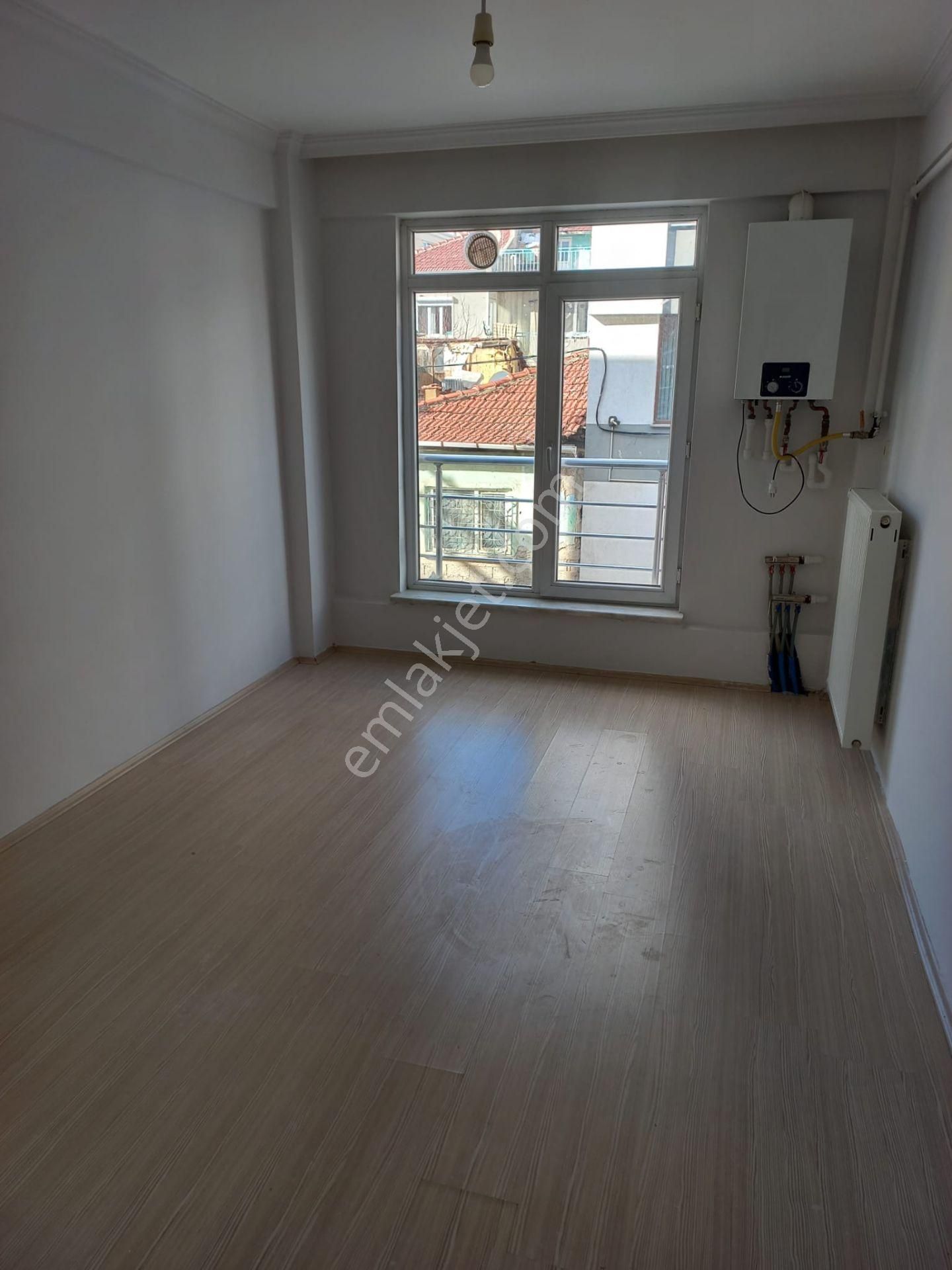 Sütlüce Mh Satılık 1+1 Apart ; Cuma Pazarı - Anadolu Üniversitesine Yürüme Mesafesinde Bulunan ; - Görsel 6