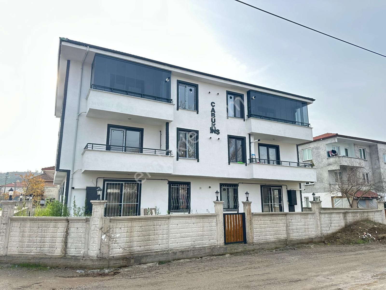 Karasu'da Günlük Yaşama Yakın 2+1 Geniş Ve Ferah Satılık Daire - Görsel 2