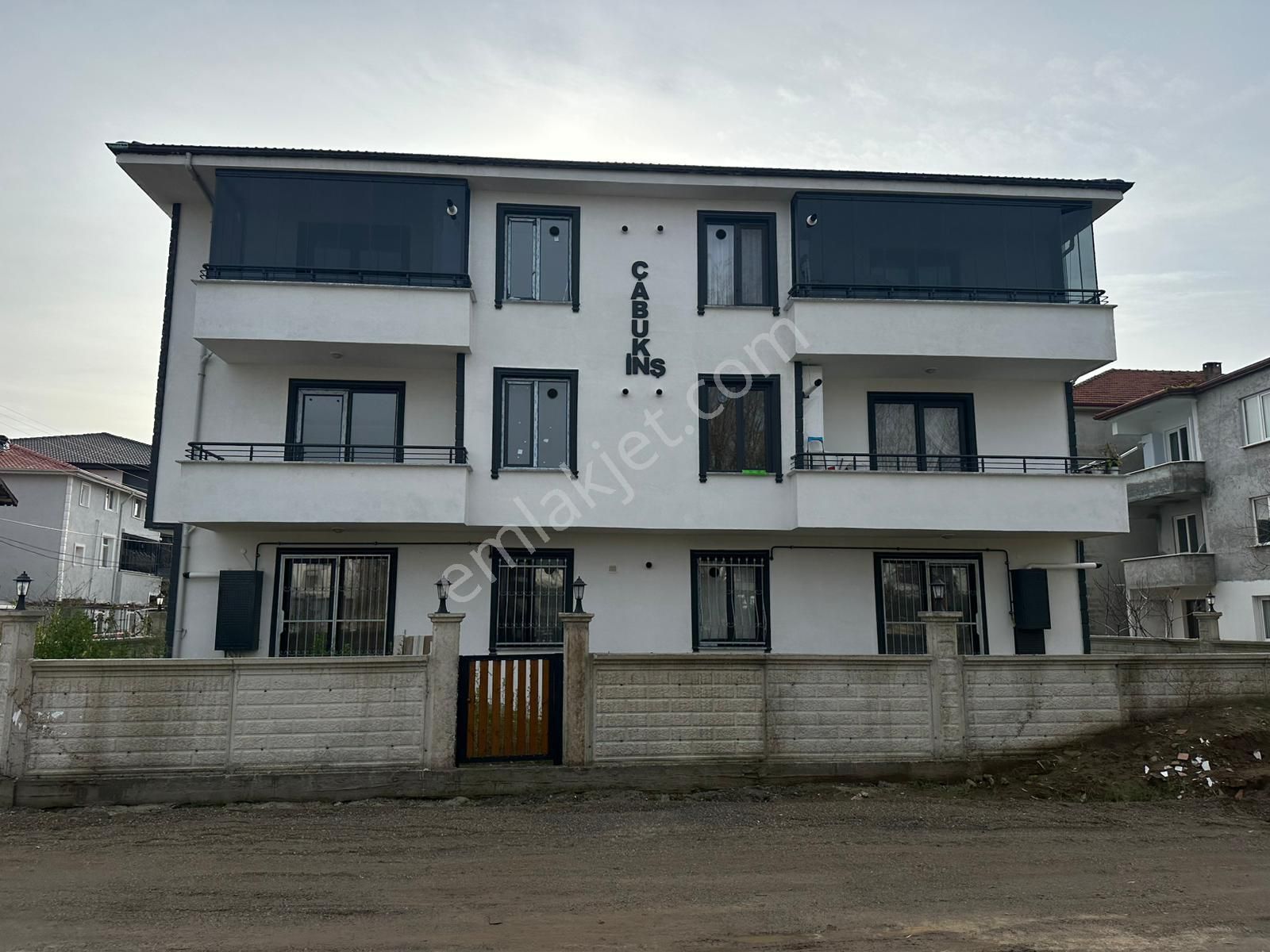 Karasu'da Günlük Yaşama Yakın 2+1 Geniş Ve Ferah Satılık Daire