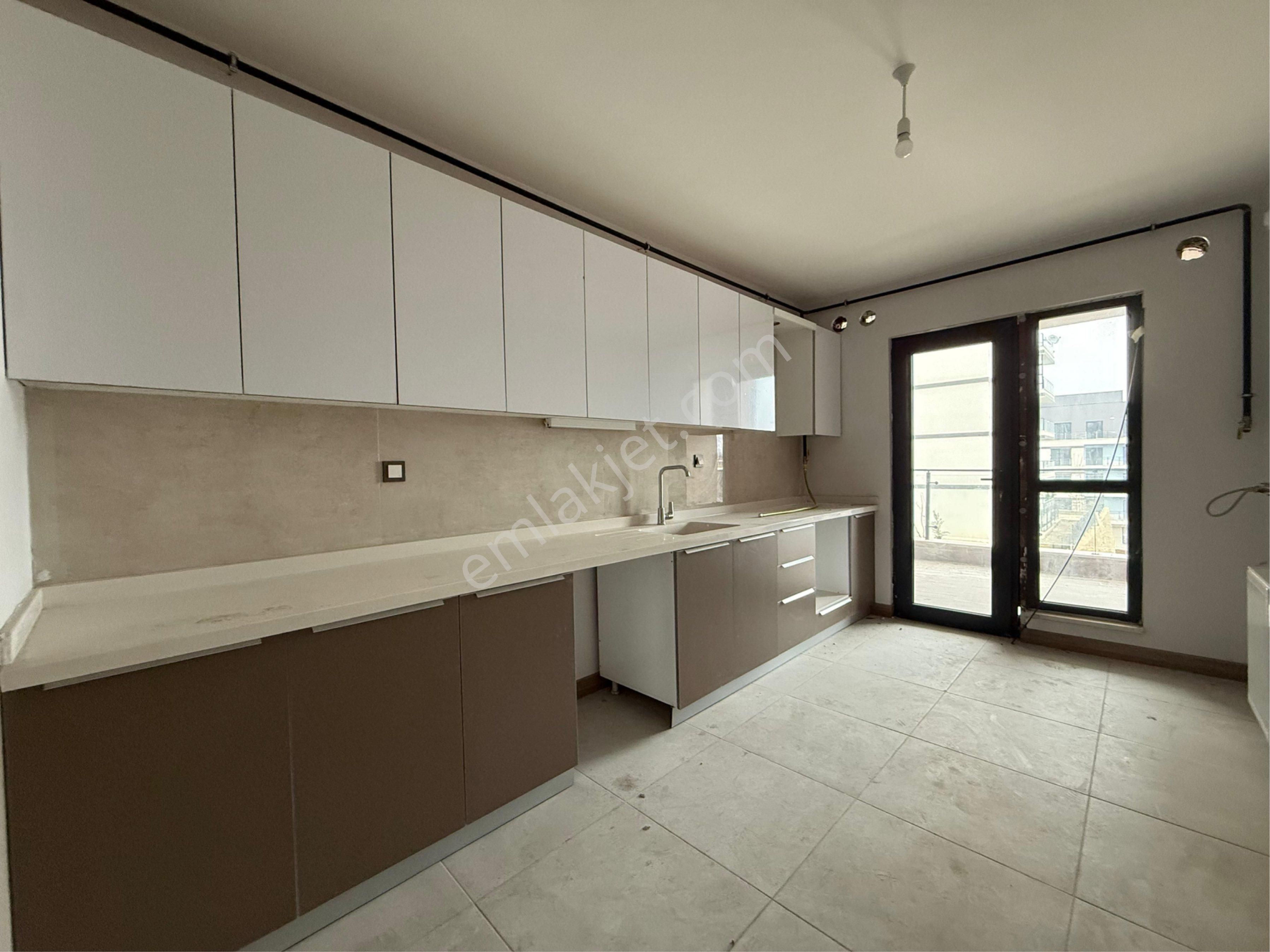 Adnan Menderes Blv Üzeri Tokilerde 3+1 K.mutfak Ç.banyo+kiler