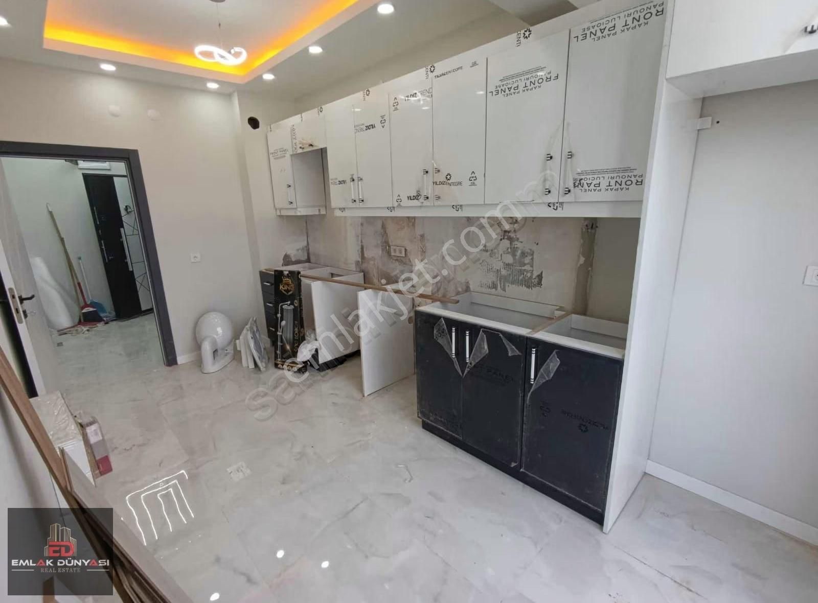 Yenigün'de Cadde Üzerinde Ebeveyn Banyolu 3+1 Ara Kat Yapılı