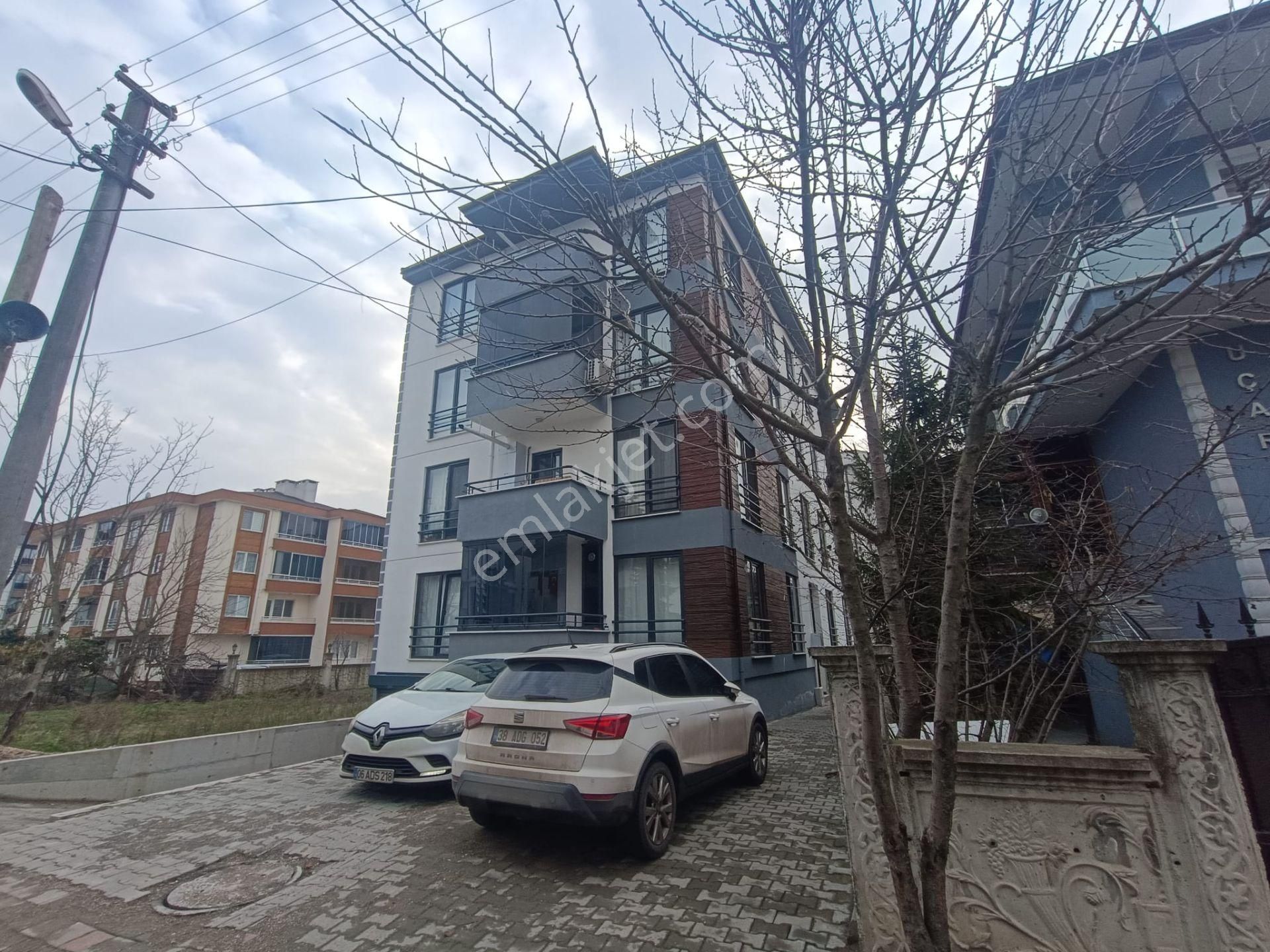 Remax Palas'tan Hendek Yenimahalle'de Kiralık 1+1