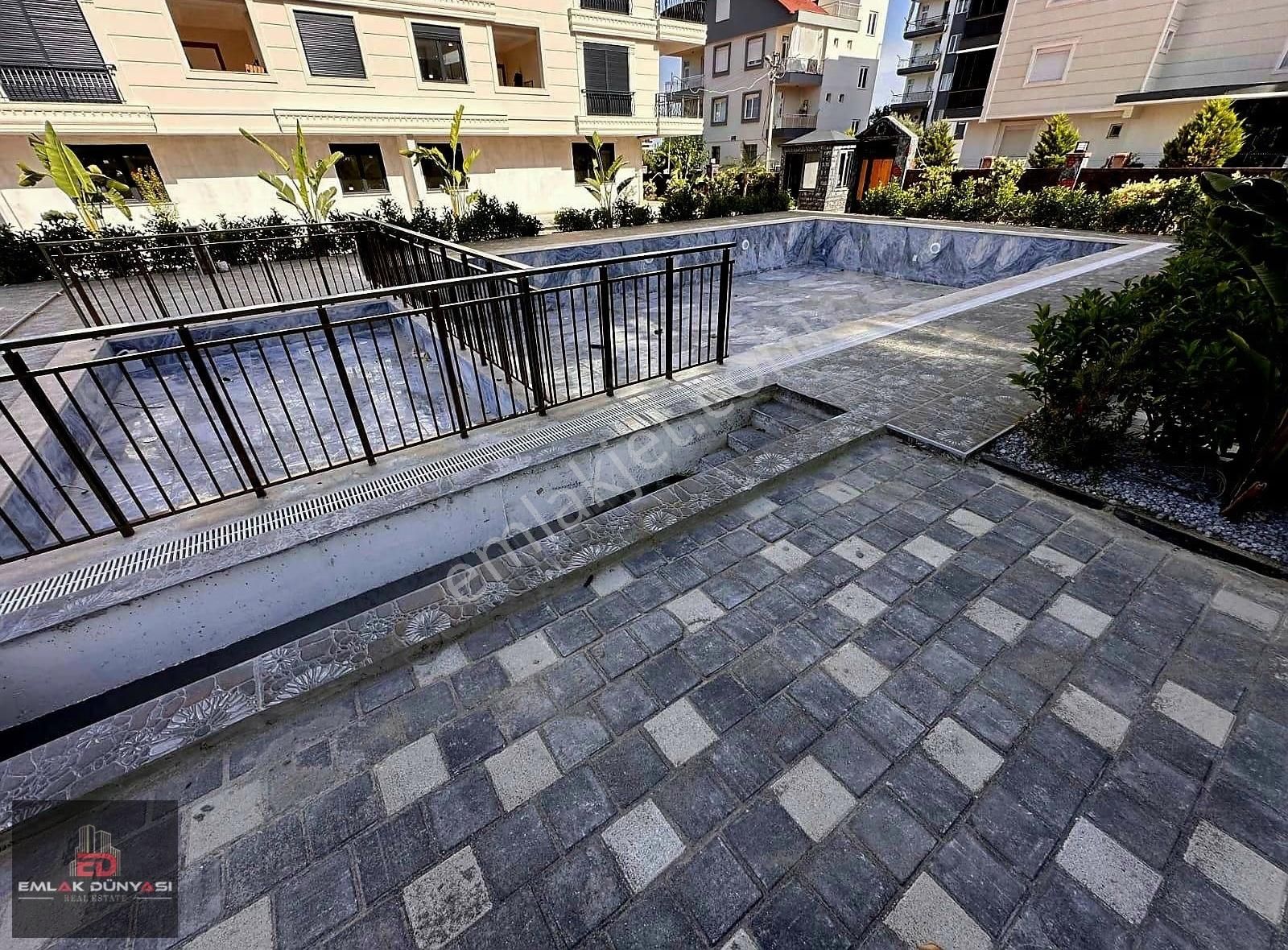 Aydoğmuşta Havuzlu Ayrı Mutfaklı Çocuk Parklı Lüks Satılık 2+1 - Görsel 12